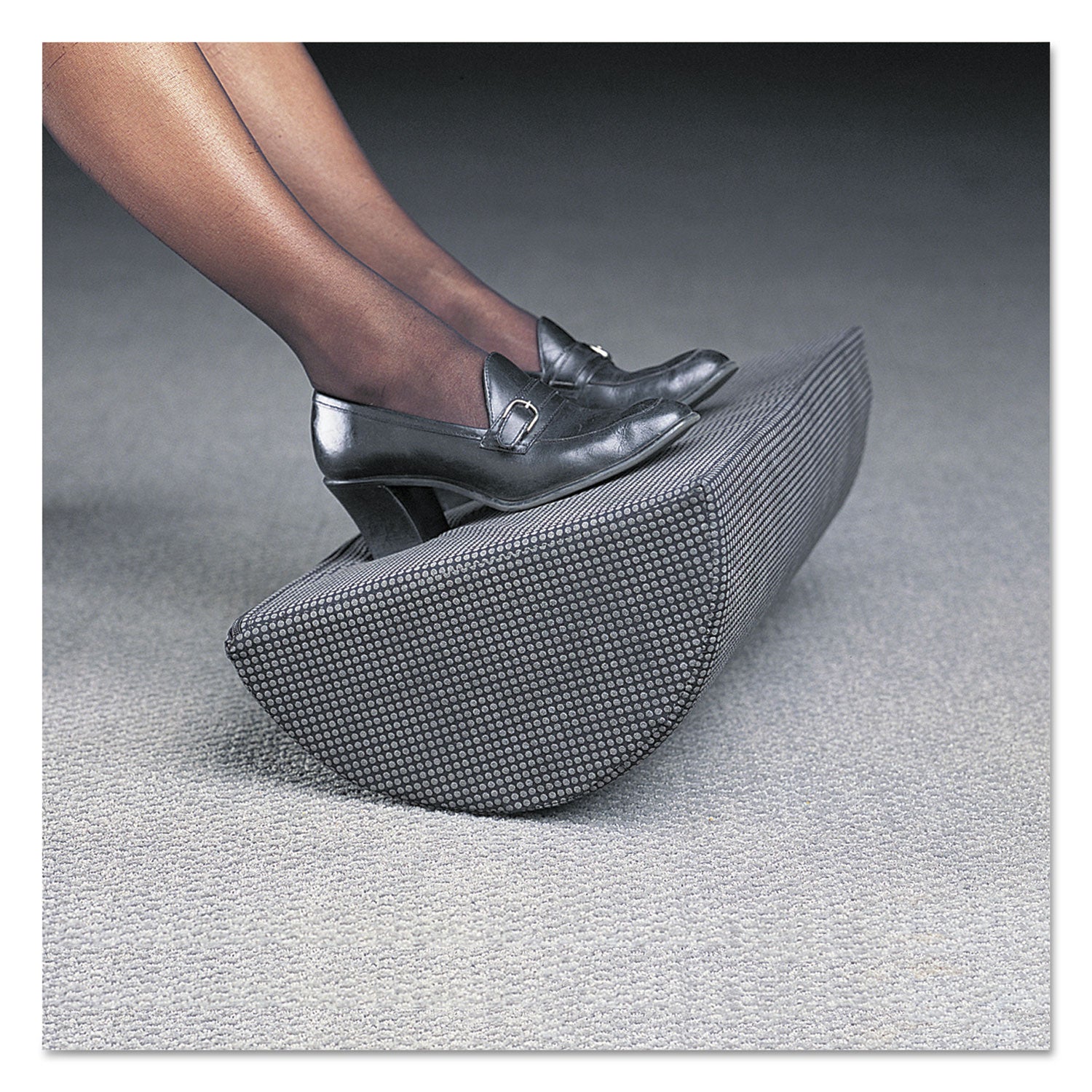 safco-half-cylinder-padded-foot-cushion-num-saf92311_3