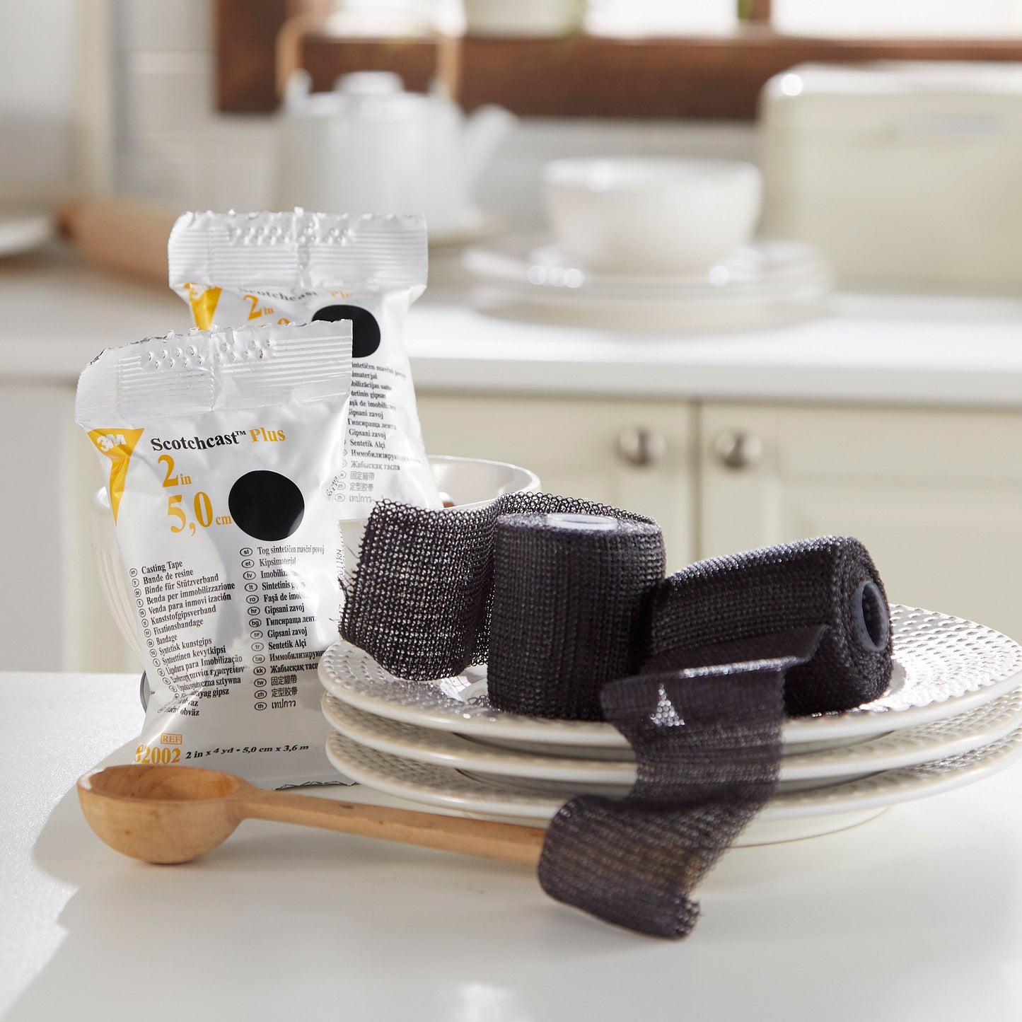 3M™ Scotchcast™ Plus Cast Tape 2 Inch X 12 Foot Fiberglass / Resin Black (201252_BX)