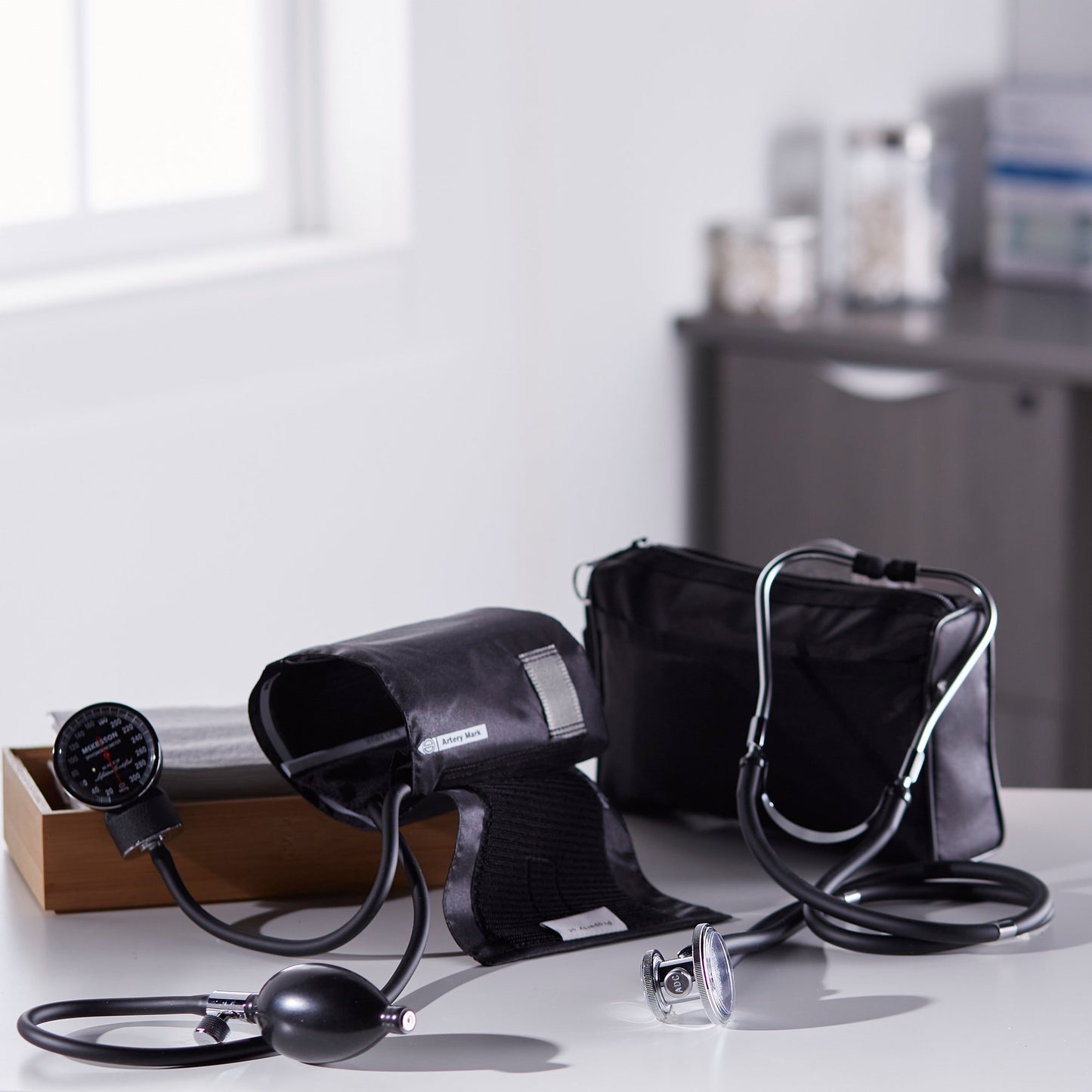 McKesson Brand Reusable Aneroid / Stethoscope Set 23 to 33 cm Adult Cuff Dual Head Sprague Stethoscope Pocket Aneroid (803191_CS)