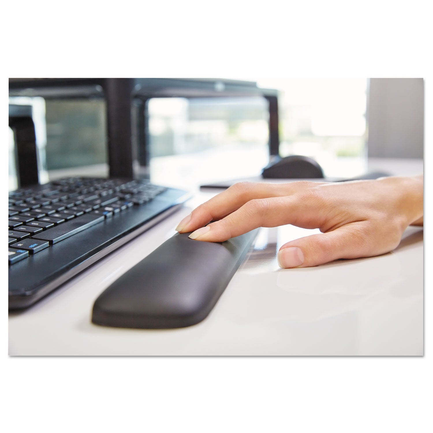 3m-gel-wrist-rest-for-keyboards-num-mmmwr85b_3