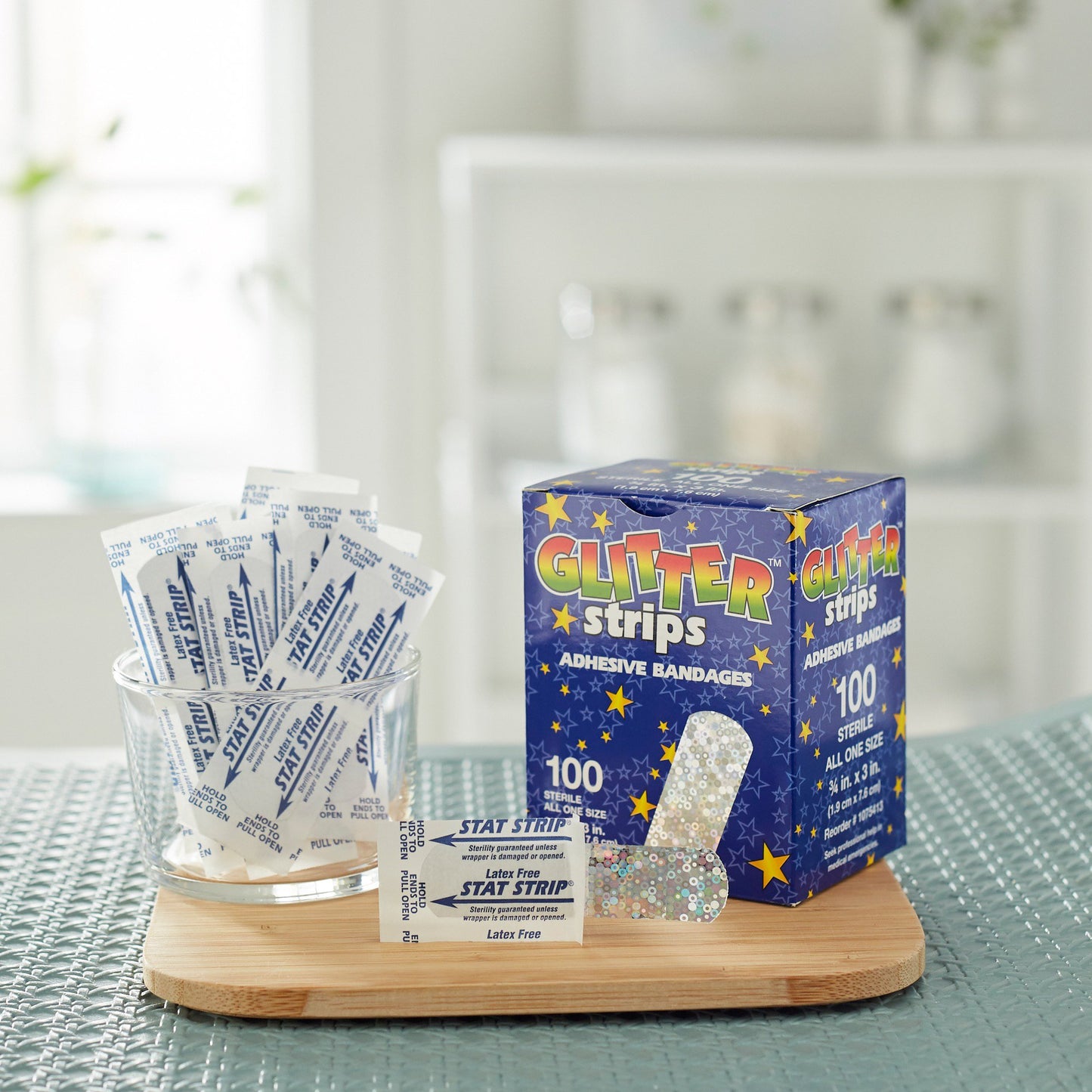 Glitter™ Stat Strip® Adhesive Strip 3/4 X 3 Inch Plastic Rectangle Kid Design (Glitter Strips) Sterile (256700_BX)