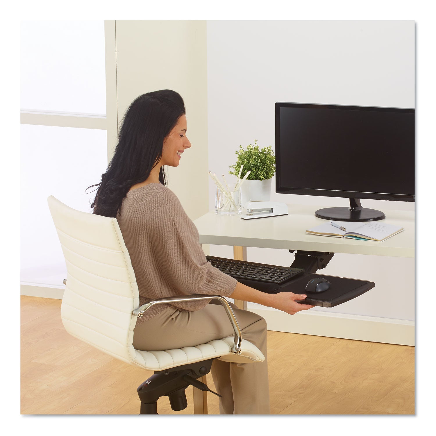kensington-adjustable-keyboard-platform-with-smartfit-system-num-kmw60718_3
