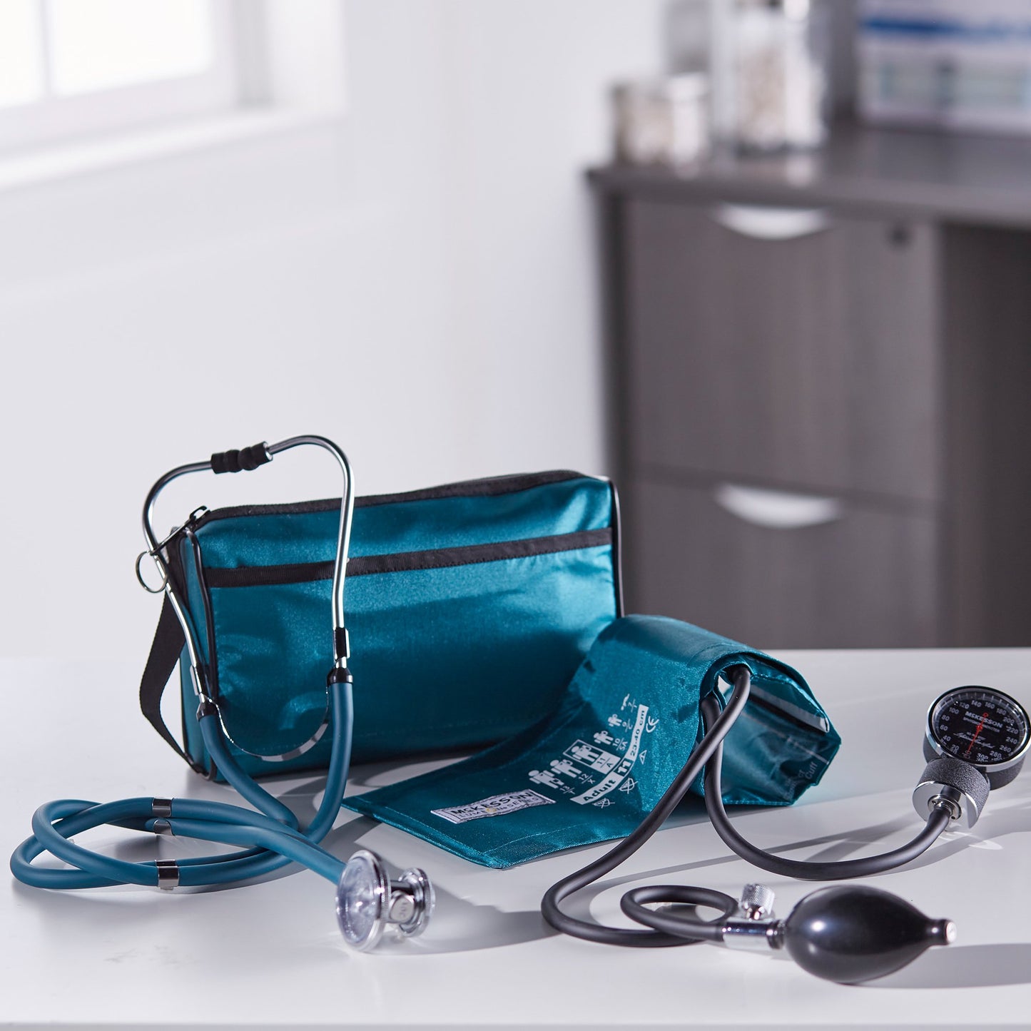 McKesson Brand Reusable Aneroid / Stethoscope Set 23 to 33 cm Adult Cuff Dual Head Sprague Stethoscope Pocket Aneroid (803195_BX)