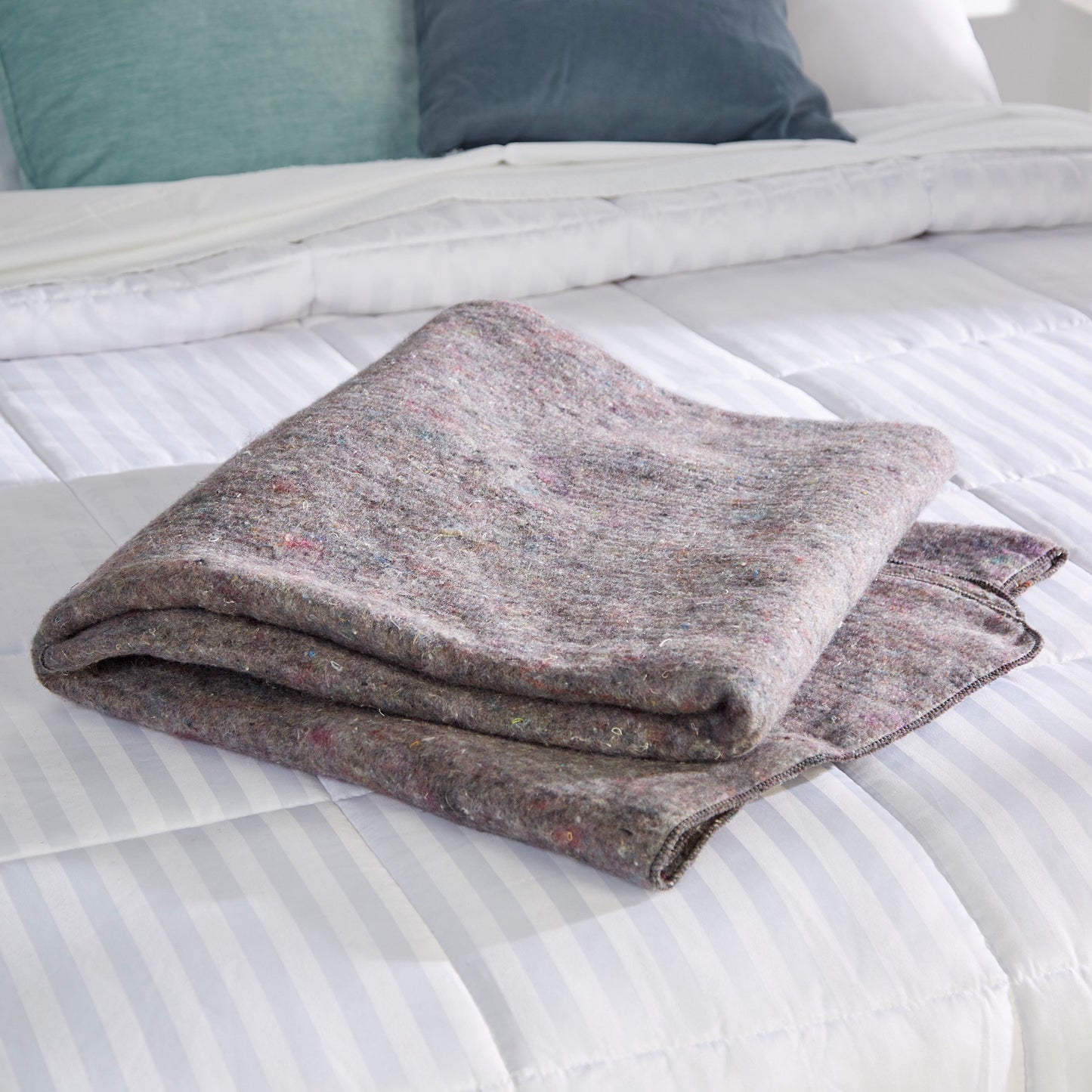 McKesson Blanket 62 X 80 Inch Wool / Synthetic Fabric 2.5 lbs. (1089775_EA)