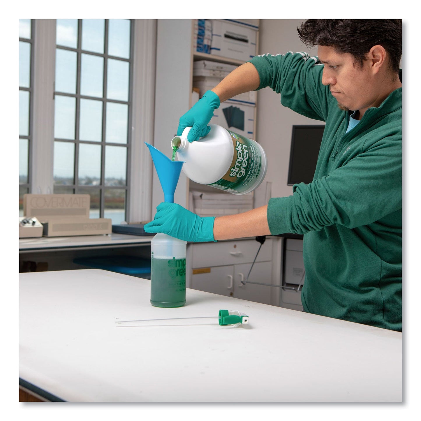 simple-green-industrial-cleaner-and-degreaser-num-smp13005-ea_3