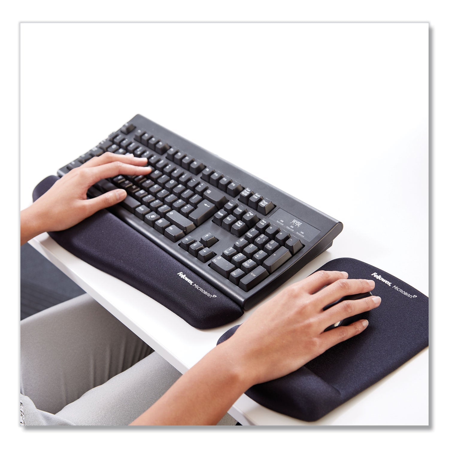 fellowes-plushtouch-keyboard-wrist-rest-num-3328985_5