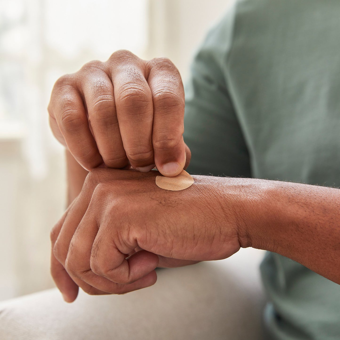 McKesson Adhesive Spot Bandage 1 Inch Fabric Round Tan Sterile (466870_CS)