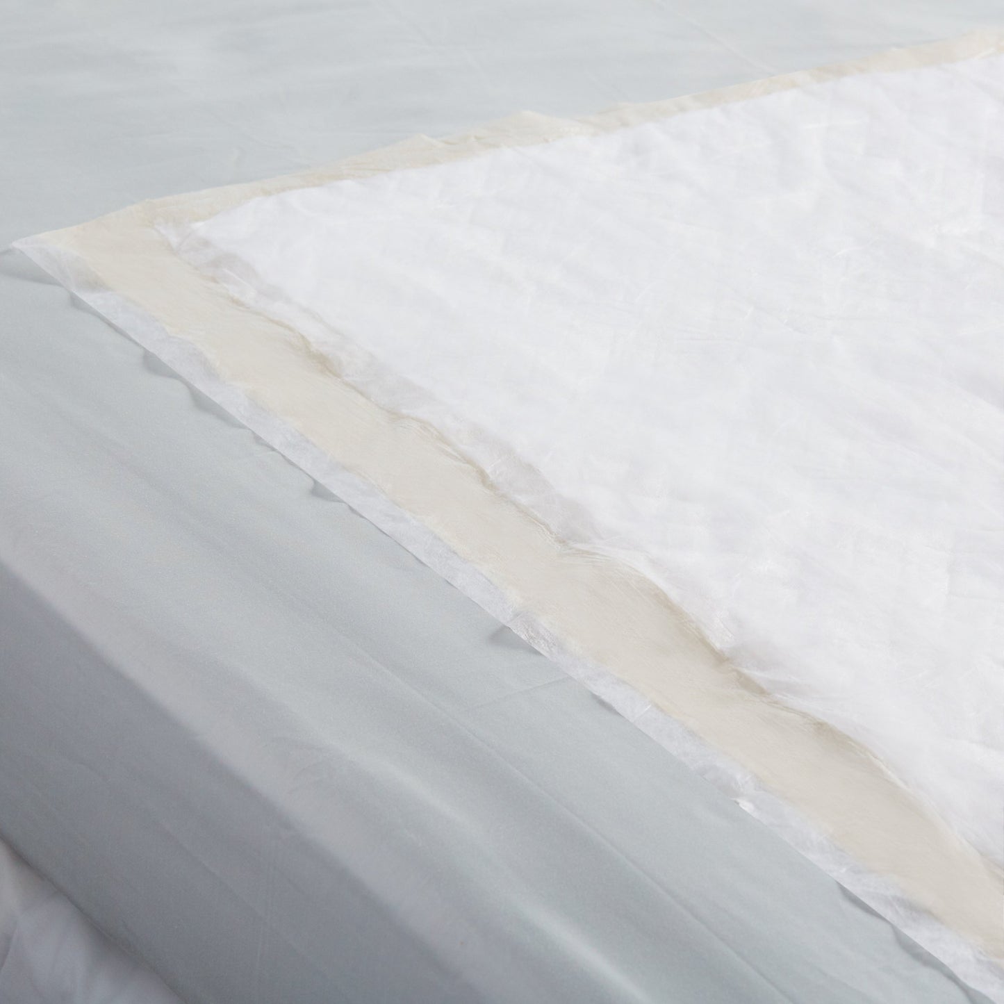 Tranquility® Essential Disposable Underpad 36 X 36 Inch Super Absorbent Material Moderate Absorbency (696237_BG)