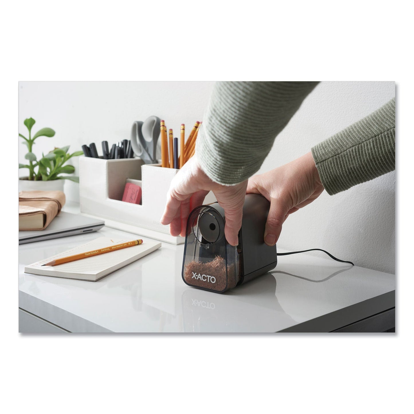 x-acto-model-19501-mighty-mite-home-office-electric-pencil-sharpener-num-epi19501x_5