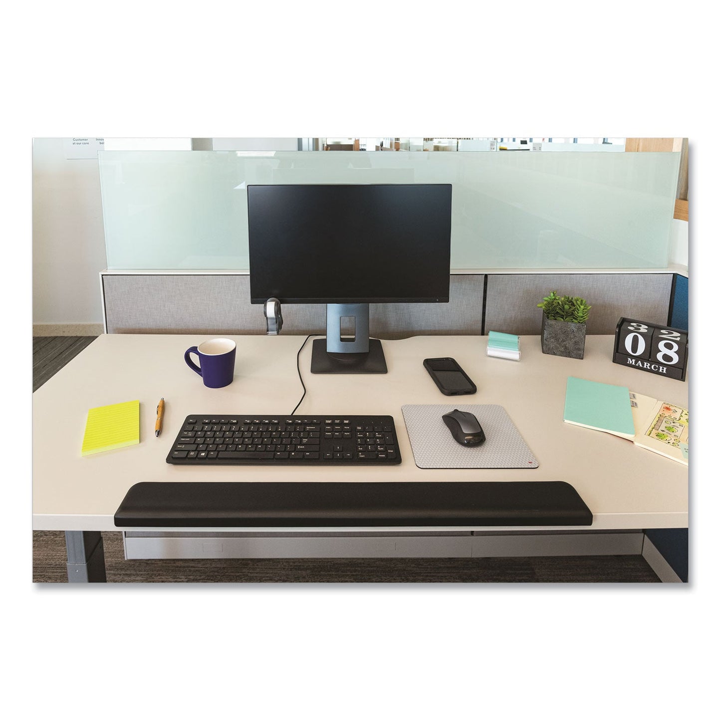3m-gel-wrist-rest-for-standing-desks-num-mmmwr200b_3