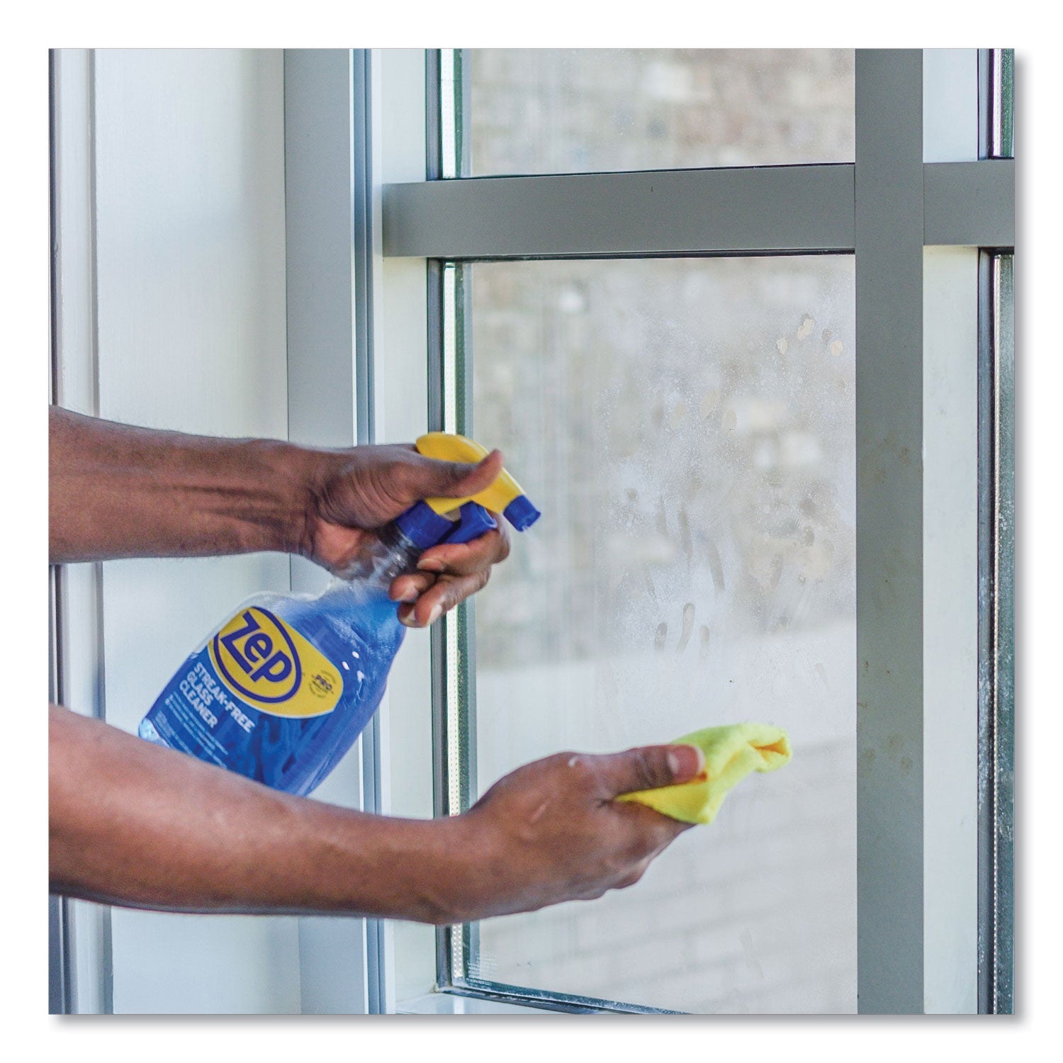 zep-commercial-streak-free-glass-cleaner-num-zpezu112032ct_6