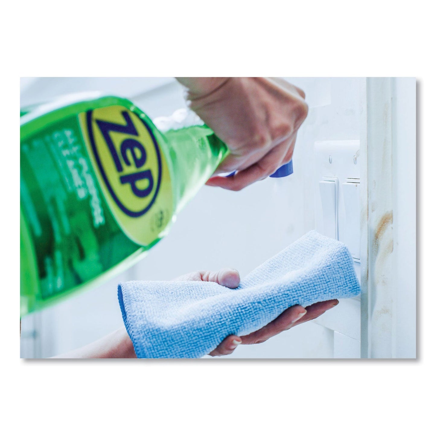 zep-commercial-all-purpose-cleaner-and-degreaser-num-zpezuall32ct_4