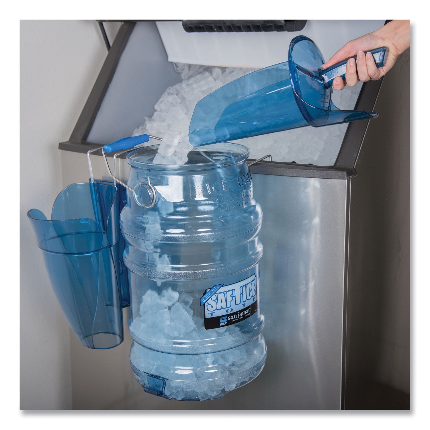san-jamar-r-saf-t-scoop-and-guardian-system-for-ice-machines-12-oz-to-16-oz-ice-scoop-transparent-blue-50-carton-sjmsi7000_8