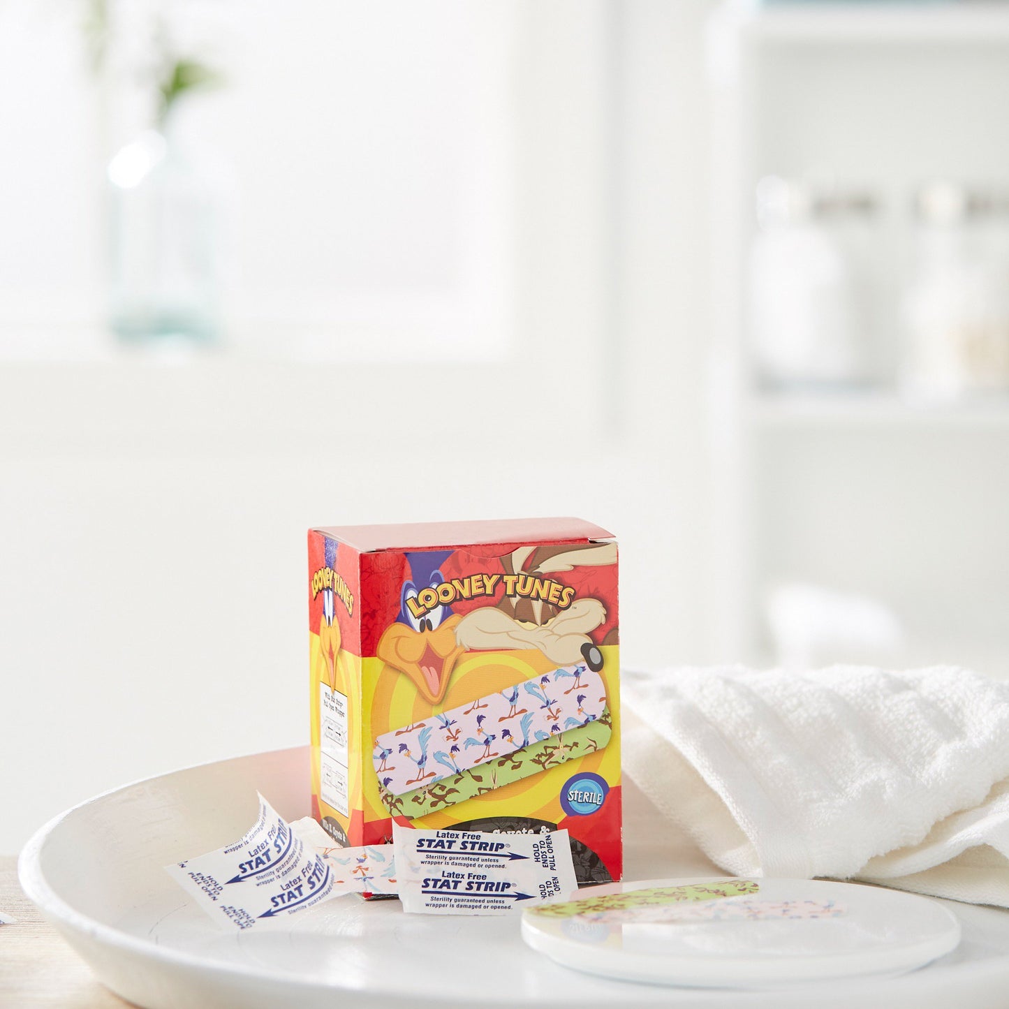 Looney Tunes™ Stat Strip® Adhesive Strip 3/4 X 3 Inch Plastic Rectangle Kid Design (Looney Tunes Wile Coyote / Roadrunner) Sterile (278008_CS)