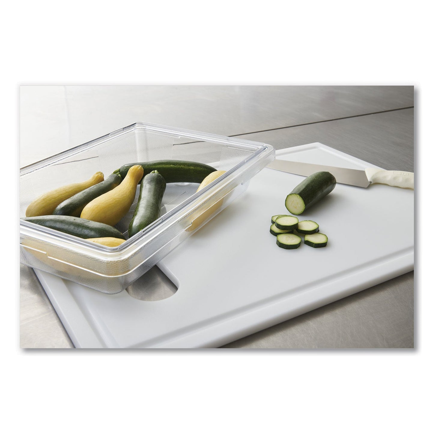 rubbermaid-food-tote-boxes-num-3306cl_4