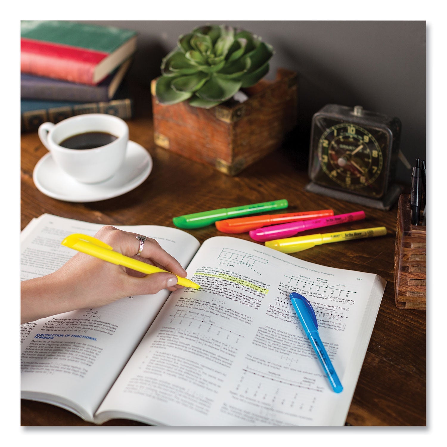 bic-brite-liner-highlighter-num-bicbl241ast_5