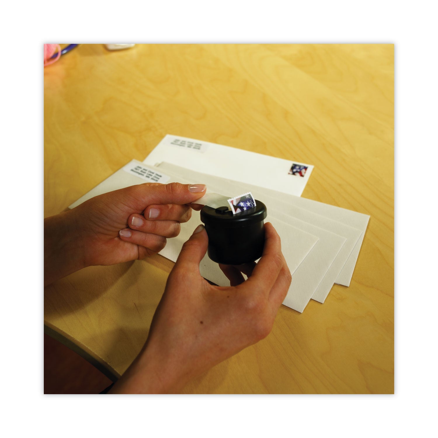 lee-ultimate-stamp-dispenser-num-lee40100_2