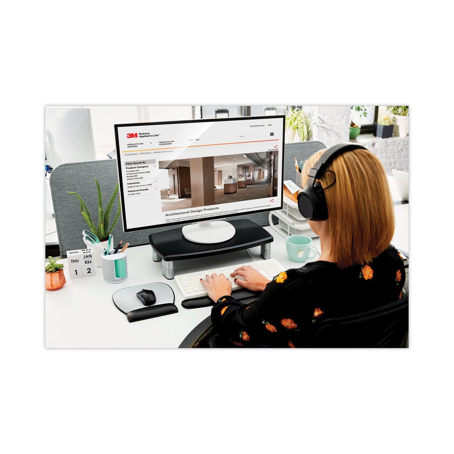 3m-extra-wide-adjustable-monitor-stand-num-mmmms90b_3
