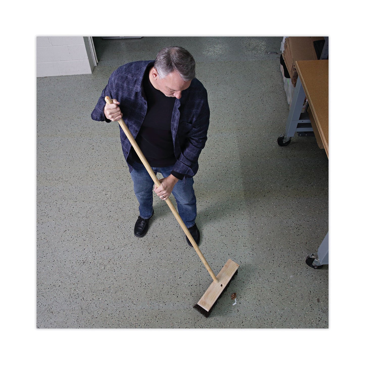 boardwalk-tapered-end-broom-handle-num-bwk125_5