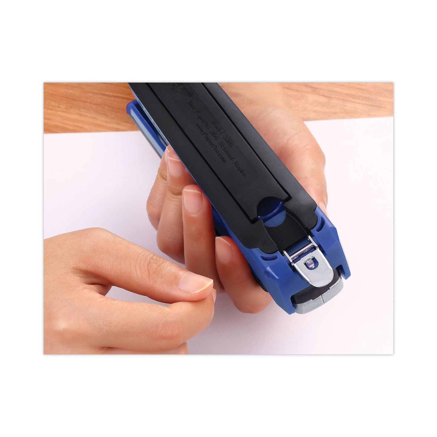 stanley-bostitch-inpower-spring-powered-premium-desktop-stapler-num-aci1118_6