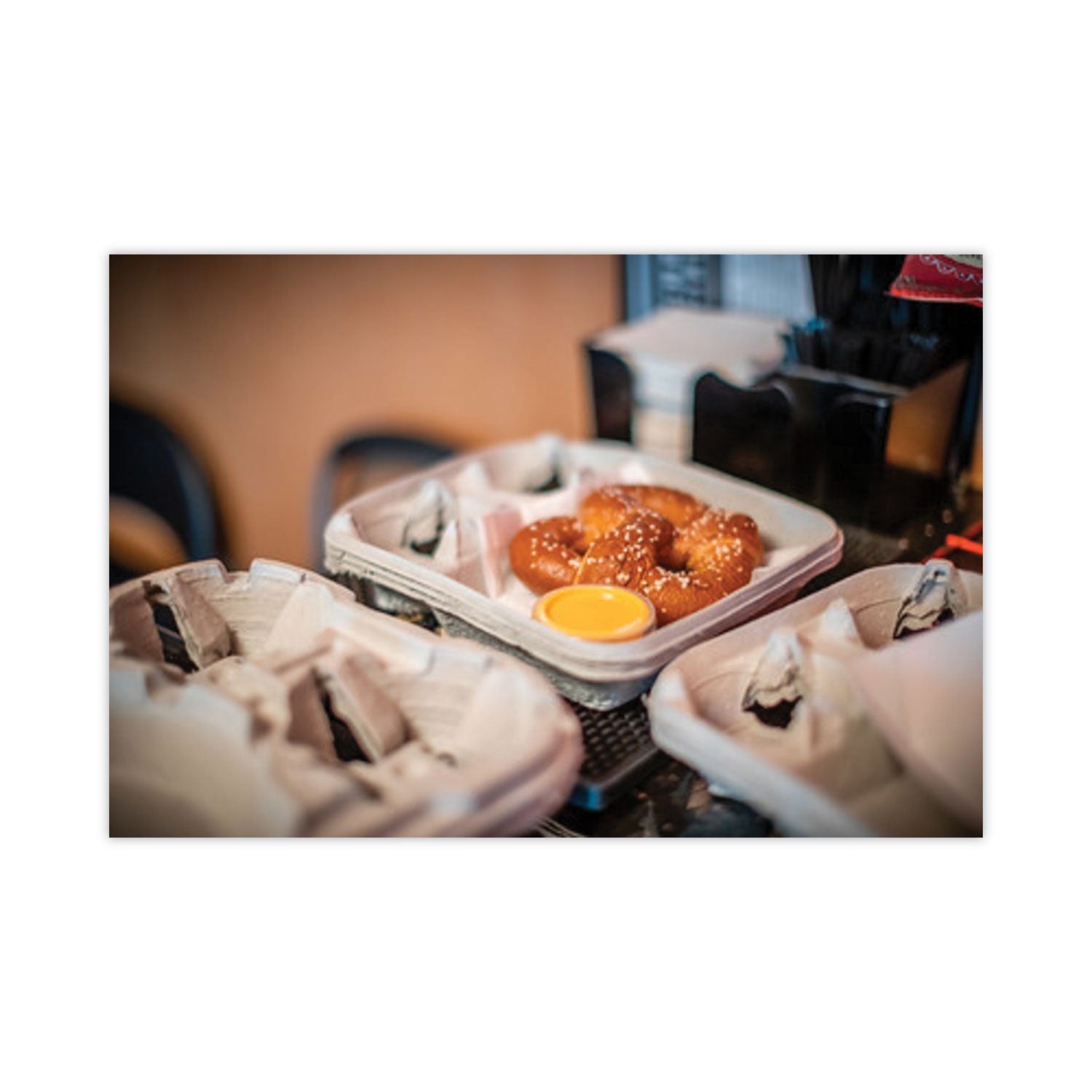 pactiv-earthchoice-two-cup-carrier-with-food-tray-num-pctym527535_5