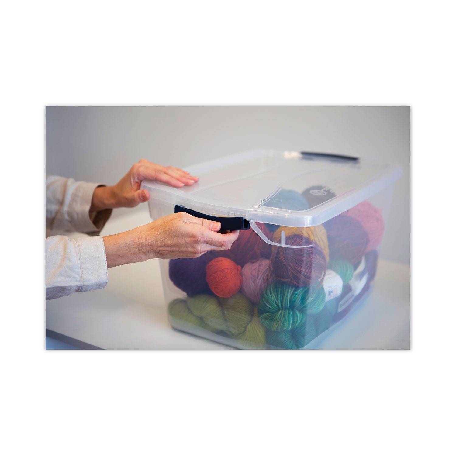 rubbermaid-clever-store-basic-latch-lid-container-num-unxrmcc300014_3