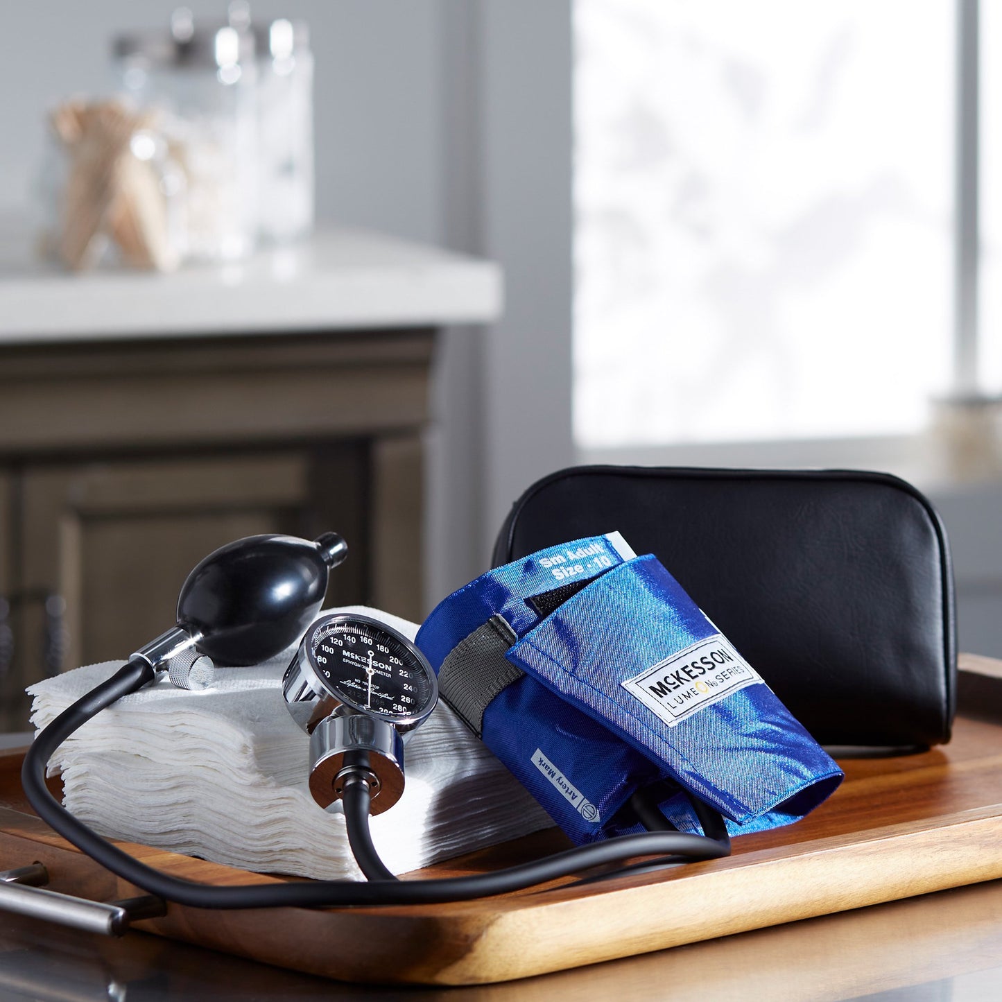 McKesson LUMEON™ Aneroid Sphygmomanometer Unit Small Adult Cuff Nylon Cuff 19 - 27 cm Pocket Aneroid (803182_BX)