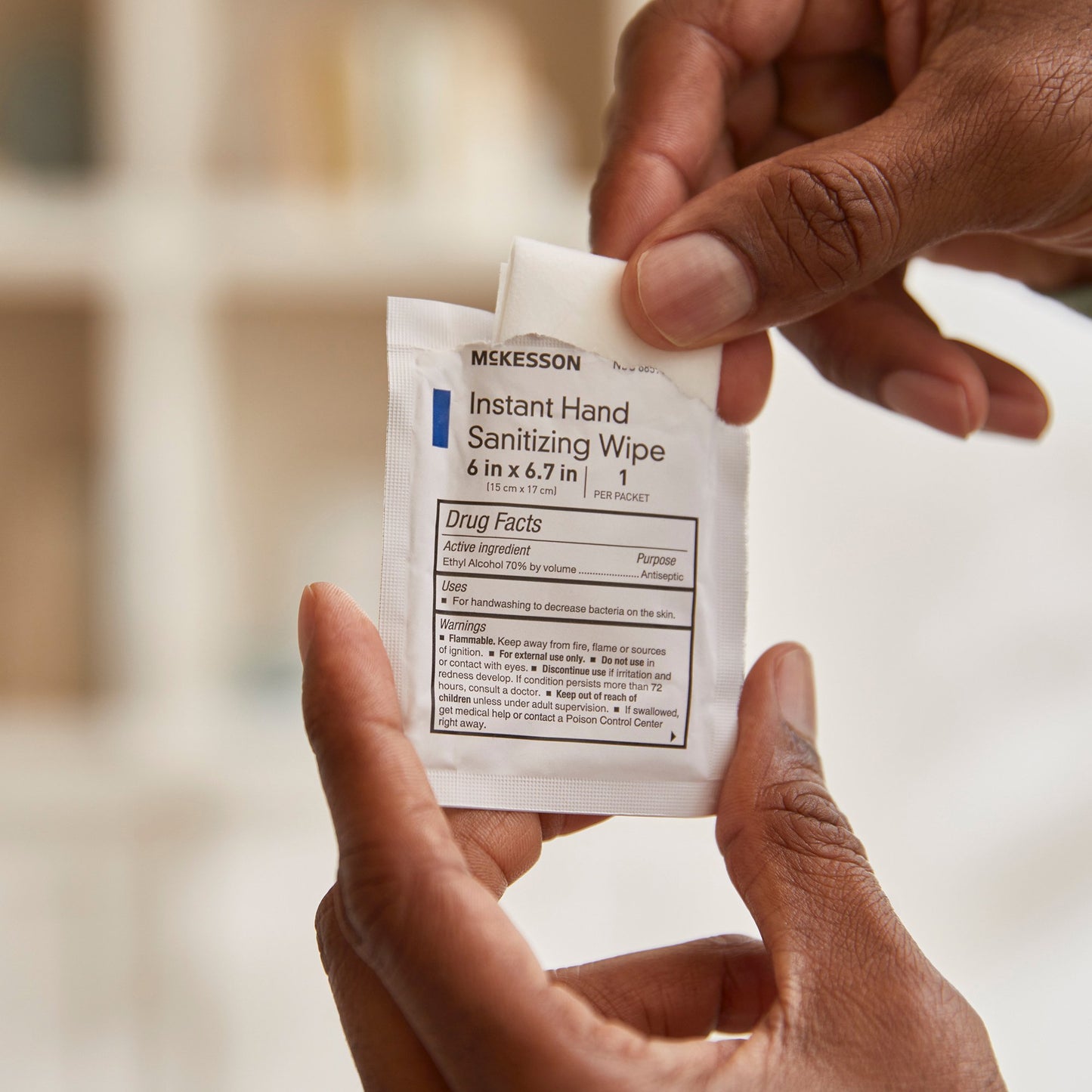 McKesson Hand Sanitizing Wipe 100 Count Ethyl Alcohol Wipe Individual Packet (1055597_CS)