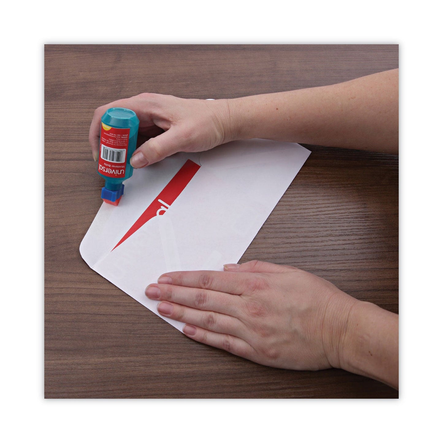 universal-squeeze-bottle-moistener-num-unv56502_5