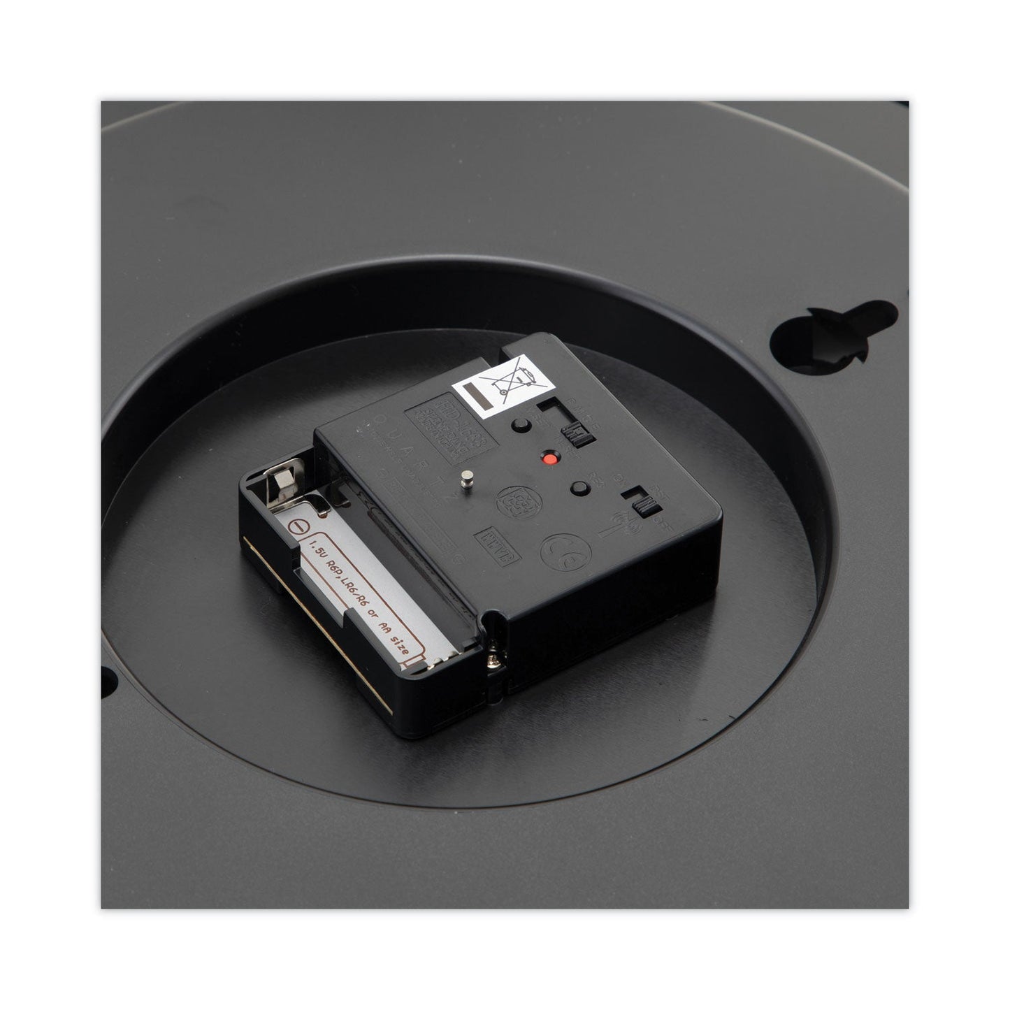 universal-deluxe-13-1-2-indoor-outdoor-atomic-clock-num-unv10417_5