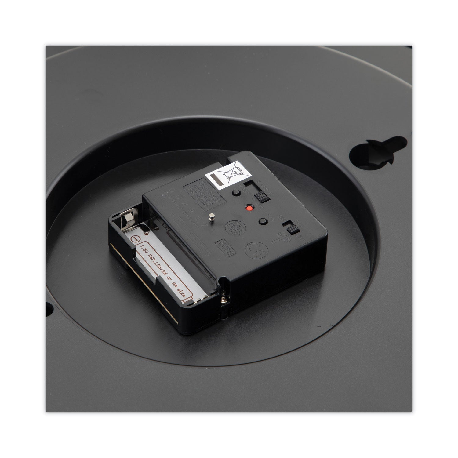 universal-deluxe-13-1-2-indoor-outdoor-atomic-clock-num-unv10417_5