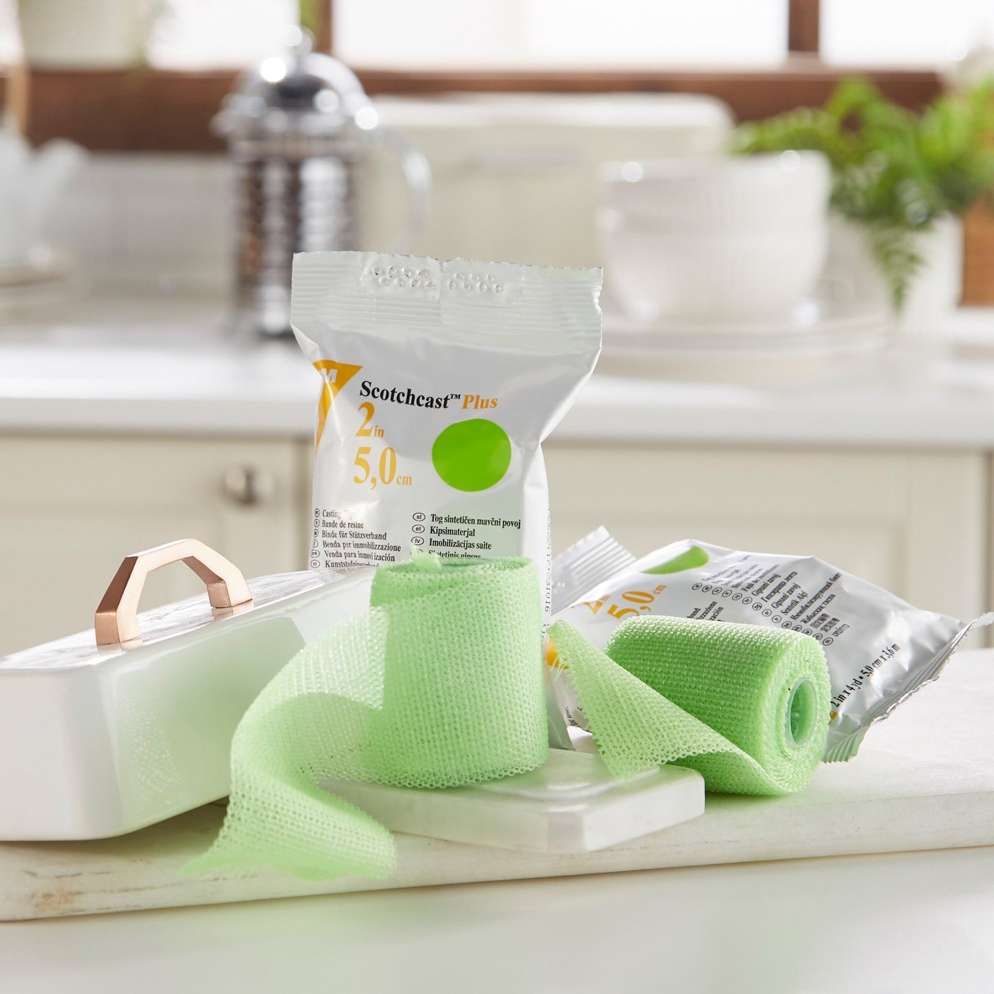 3M™ Scotchcast™ Plus Cast Tape 2 Inch X 12 Foot Fiberglass / Resin Bright Green (199241_CS)