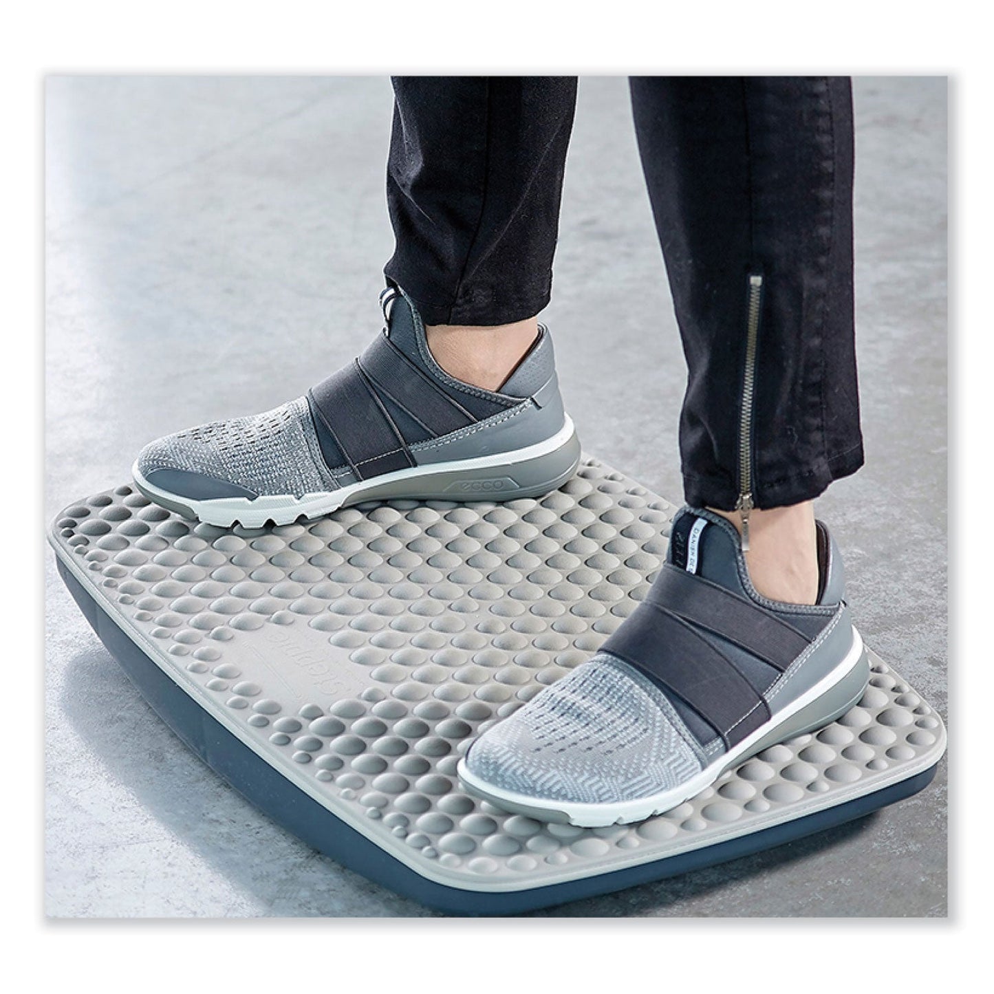 victor-r-st590-steppie-soft-top-standing-desk-mat-22-15-x-14-25-light-gray-ships-in-1-3-business-days-vctst590_3