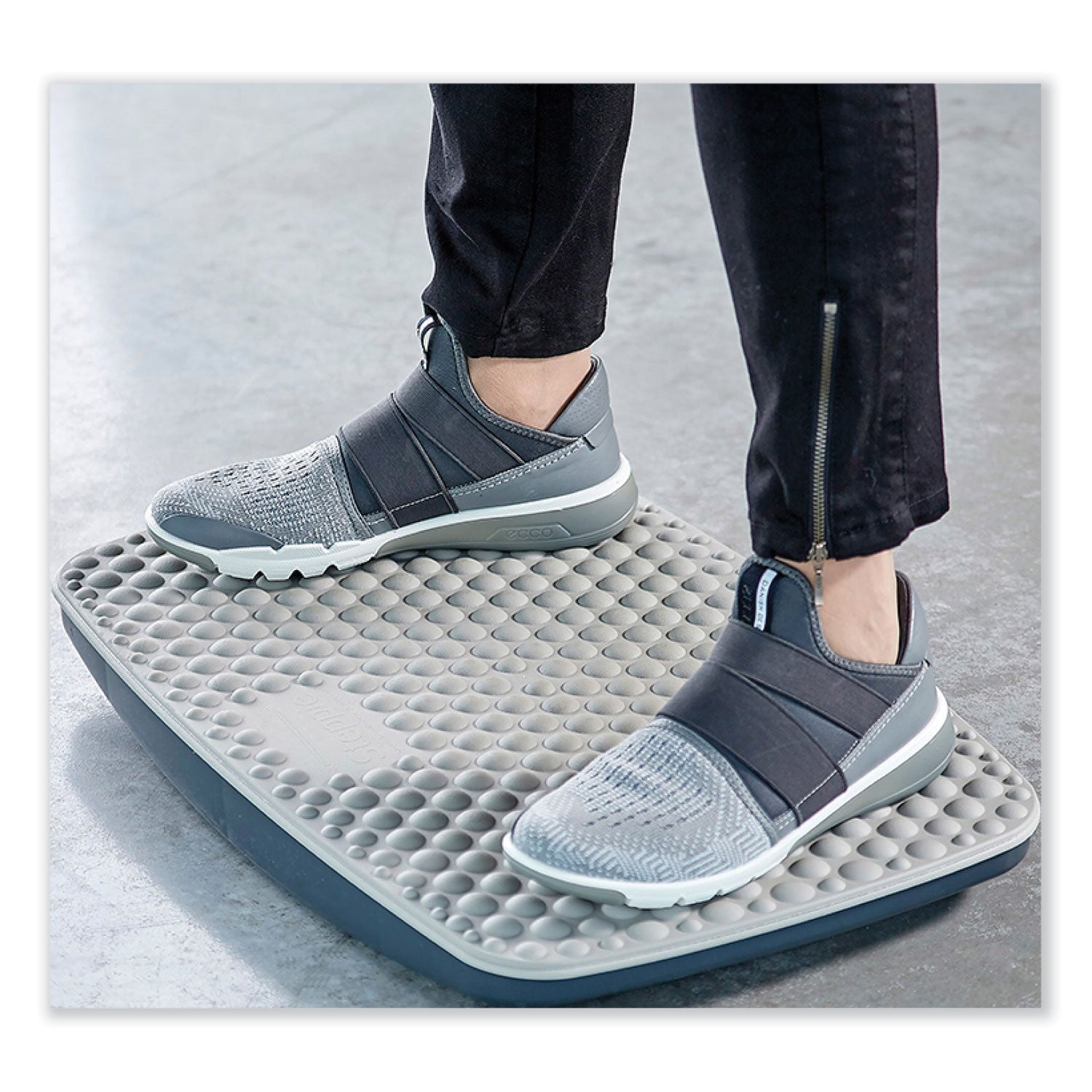 victor-r-st590-steppie-soft-top-standing-desk-mat-22-15-x-14-25-light-gray-ships-in-1-3-business-days-vctst590_3