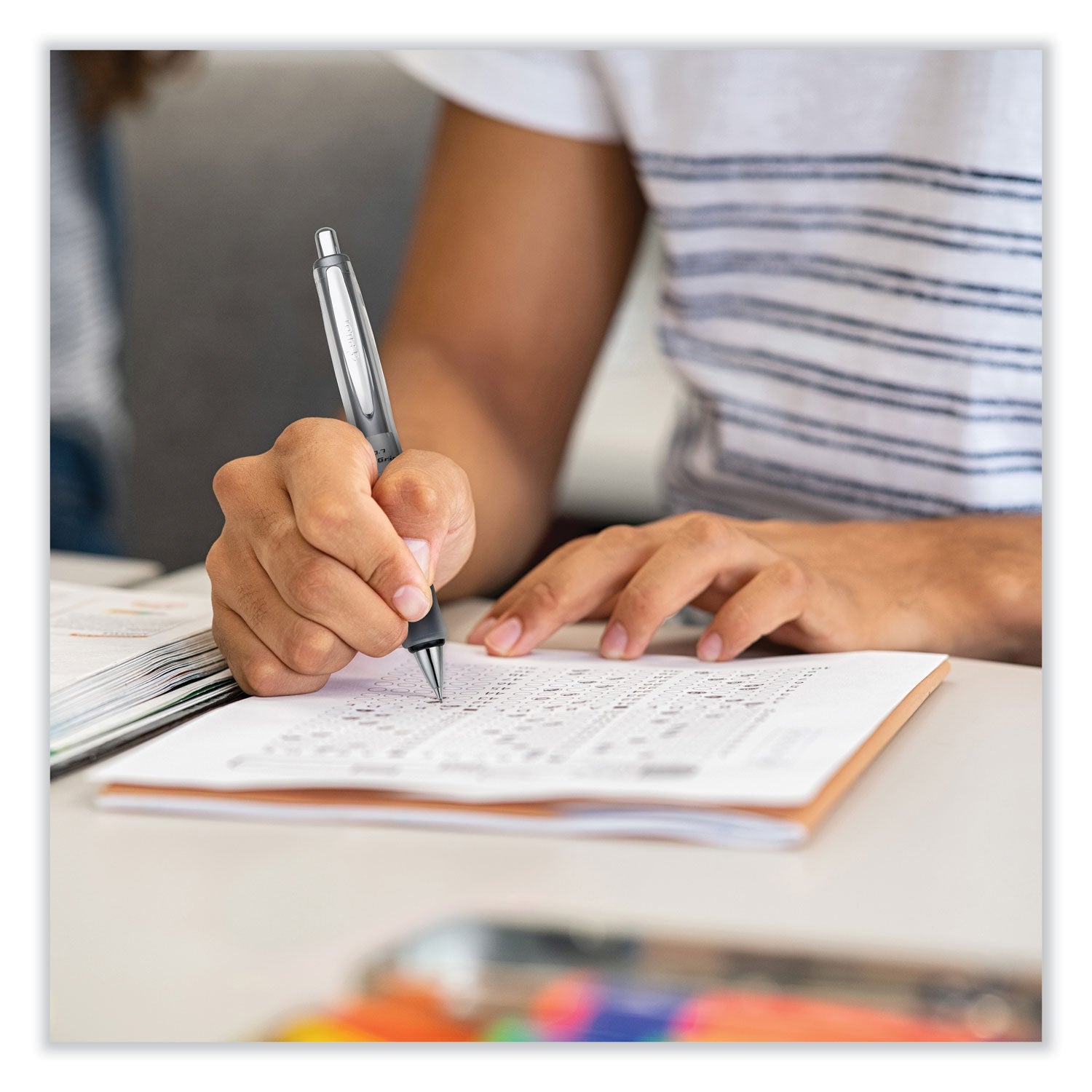 pilot-dr-grip-center-of-gravity-retractable-ballpoint-pen-num-pil36181_4