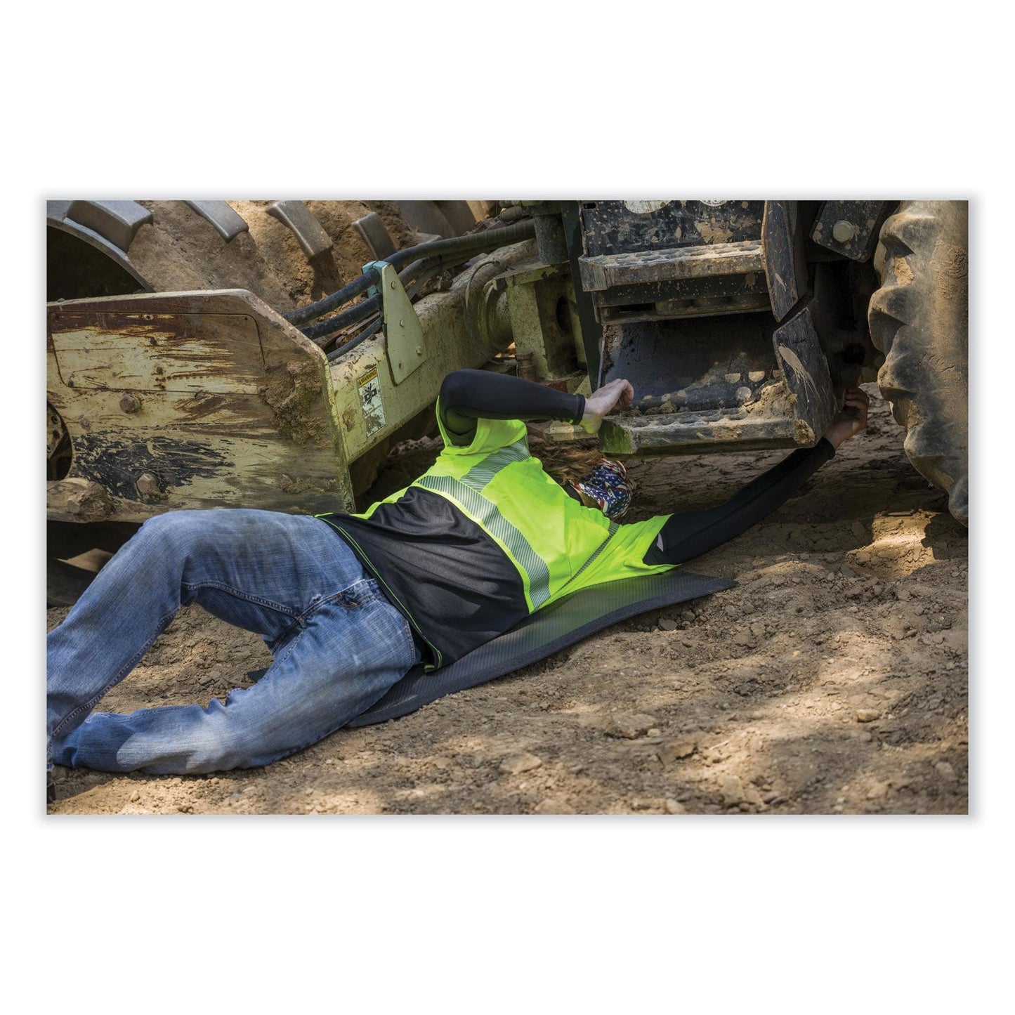 ergodyne-glowear-8280bk-class-2-performance-t-shirt-with-black-bottom-num-ego22533_2