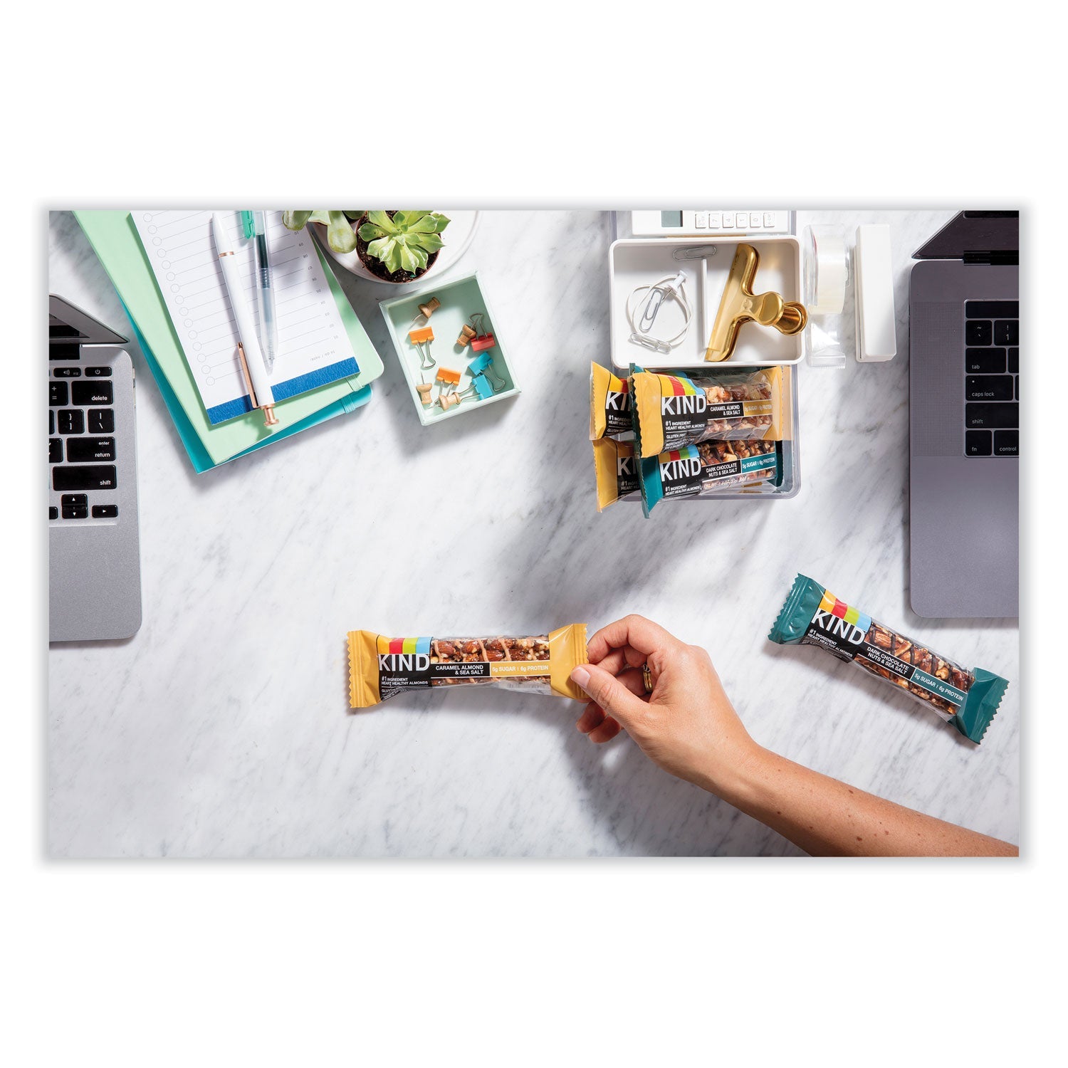 kind-nuts-and-spices-bar-num-knd18554_3