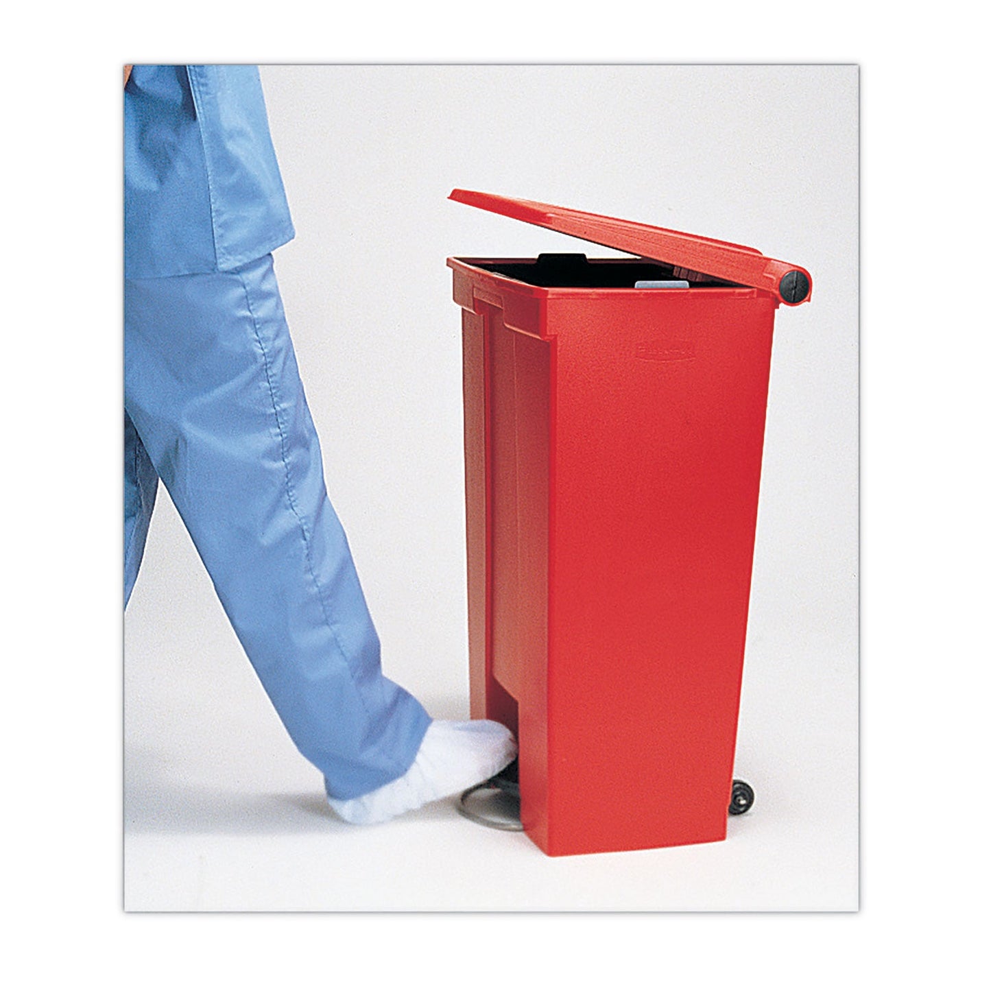 rubbermaid-indoor-utility-step-on-waste-container-num-6146rd_5