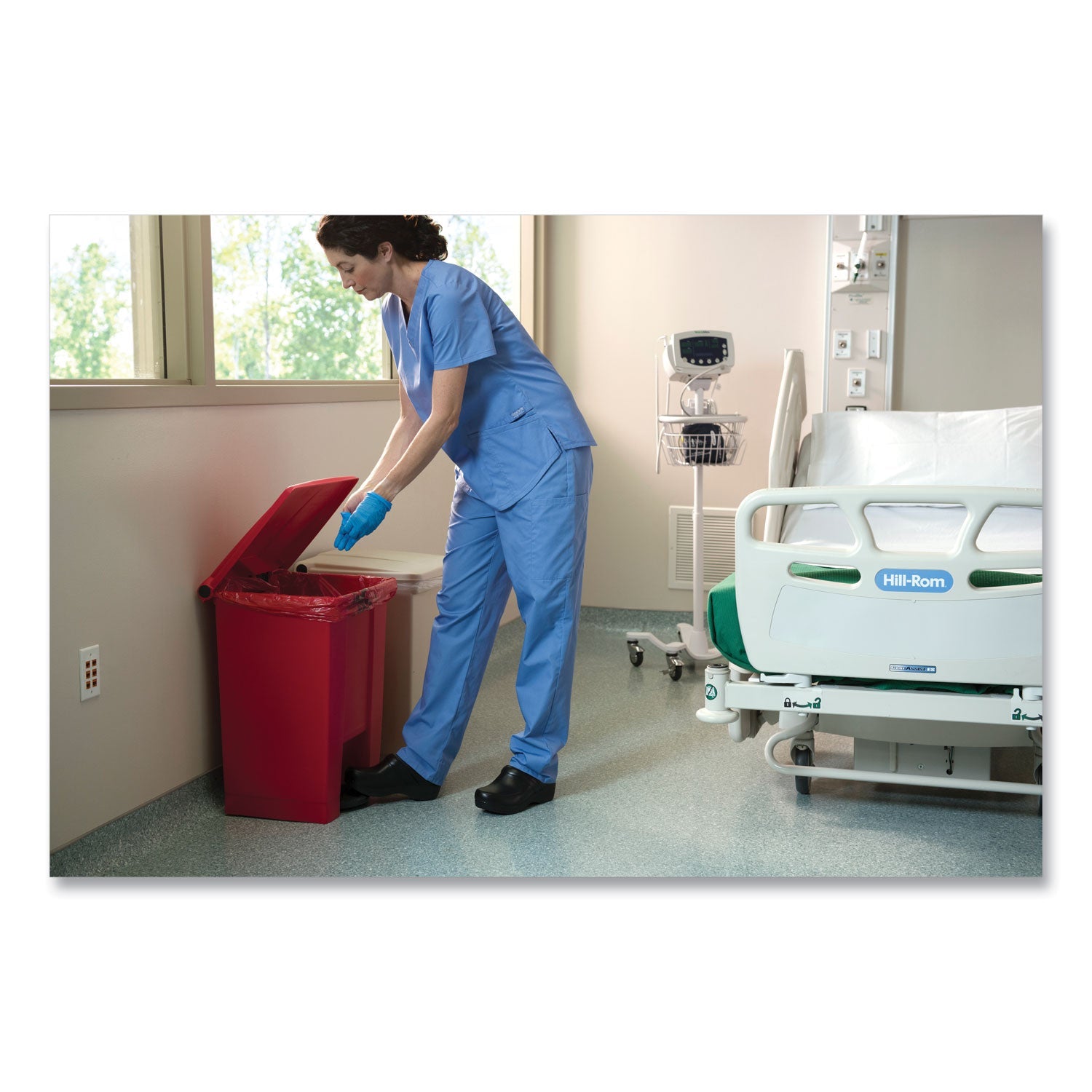 rubbermaid-medical-step-on-container-num-rub614500red_2