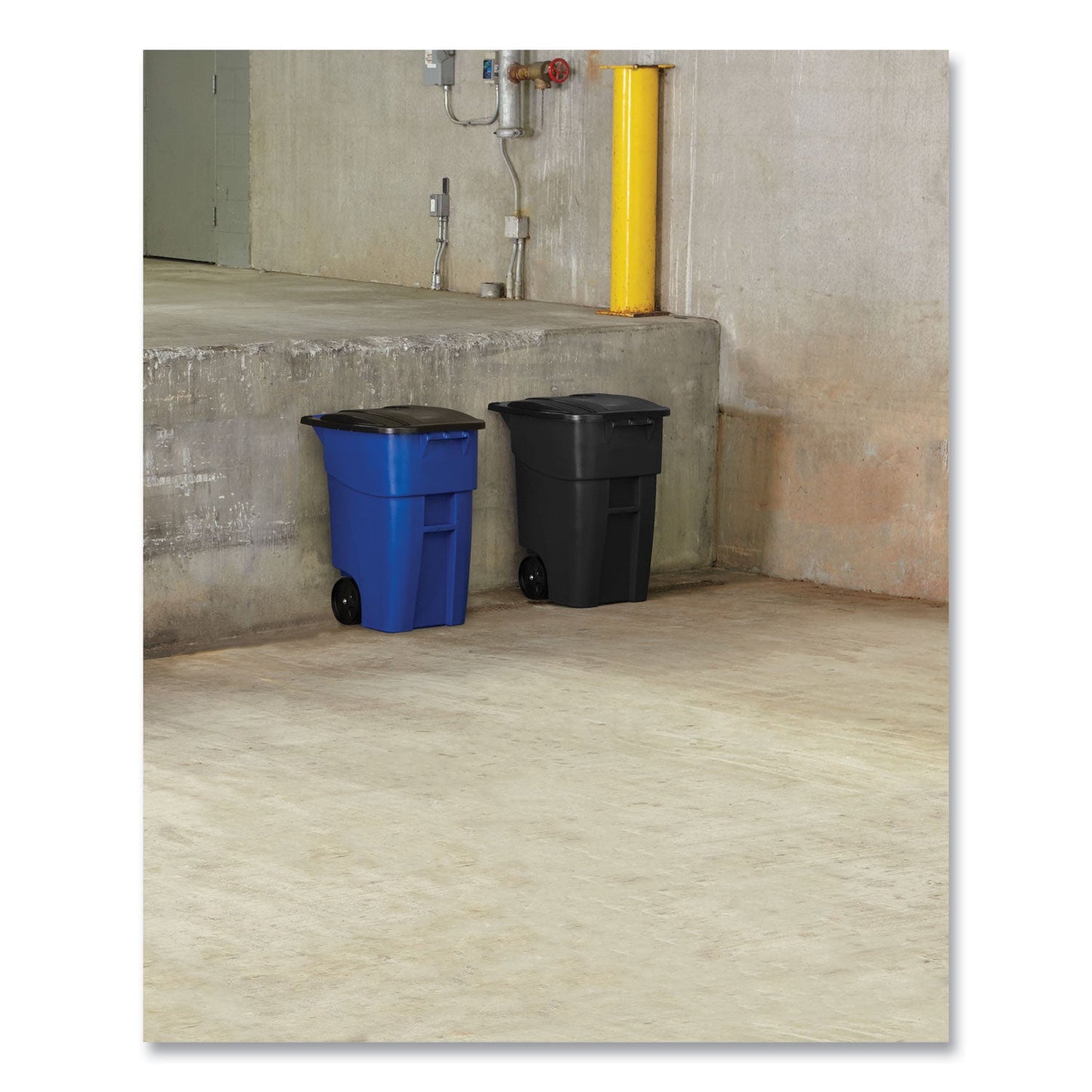 rubbermaid-square-brute-rollout-container-num-rcp9w27blu_4