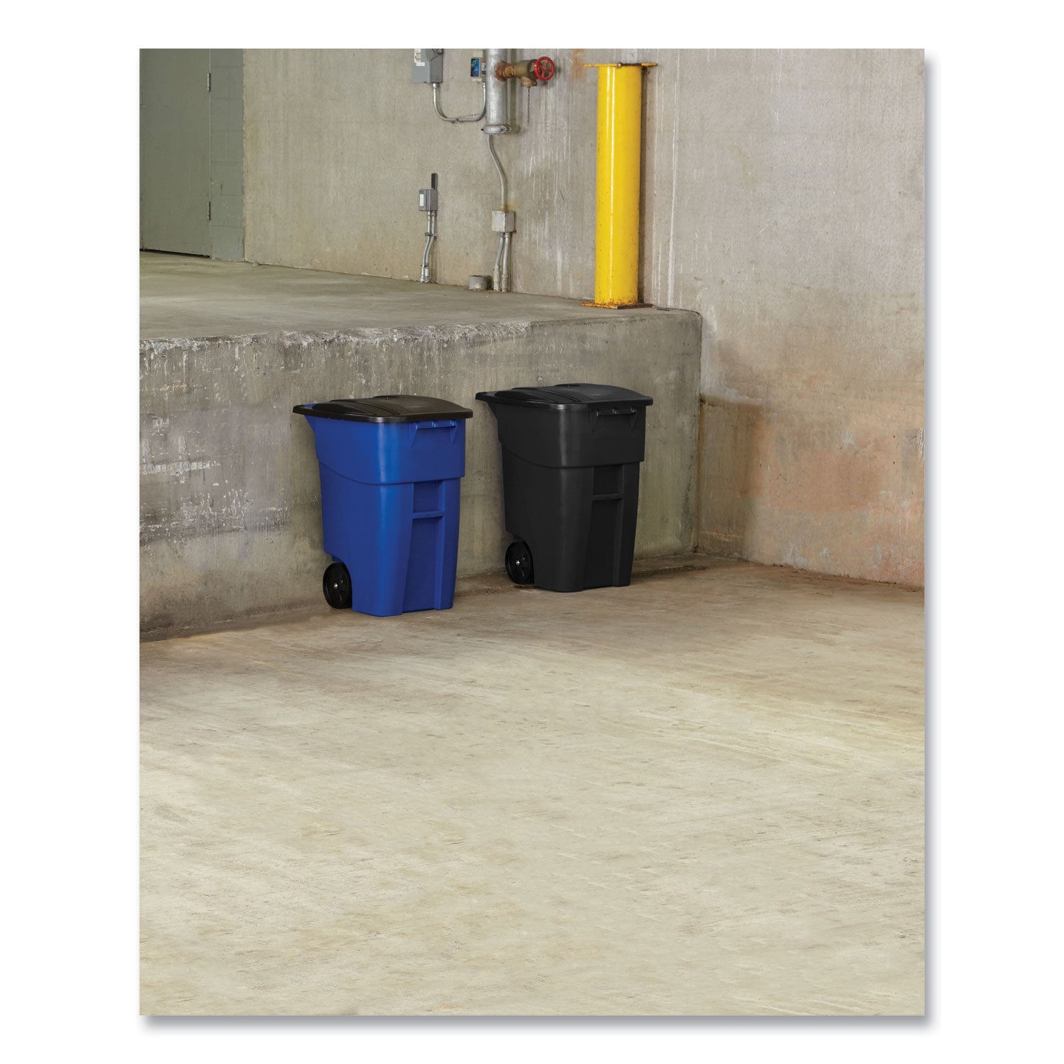 rubbermaid-square-brute-rollout-container-num-rcp9w27blu_4