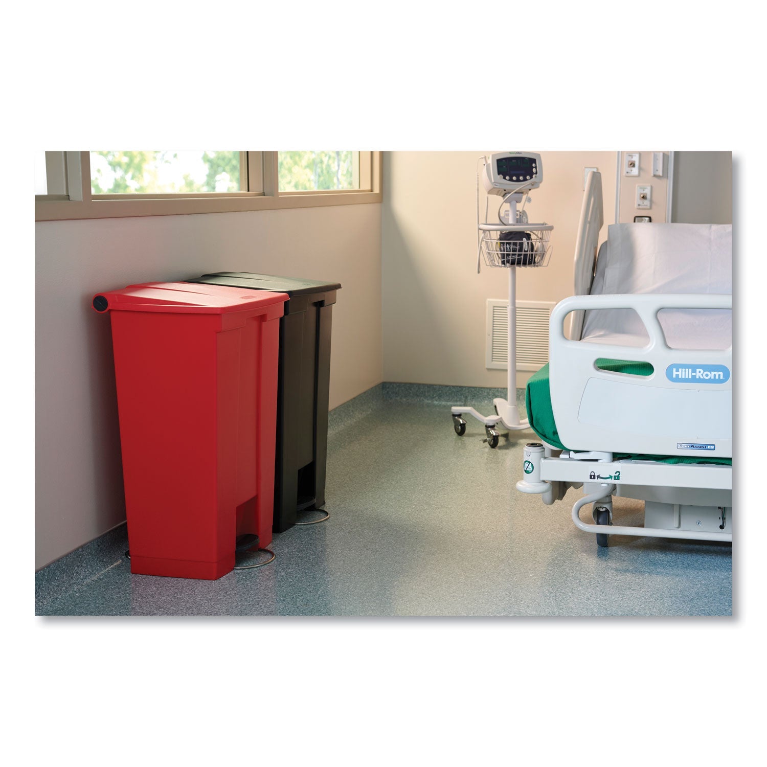 rubbermaid-medical-step-on-container-num-rub614500red_3