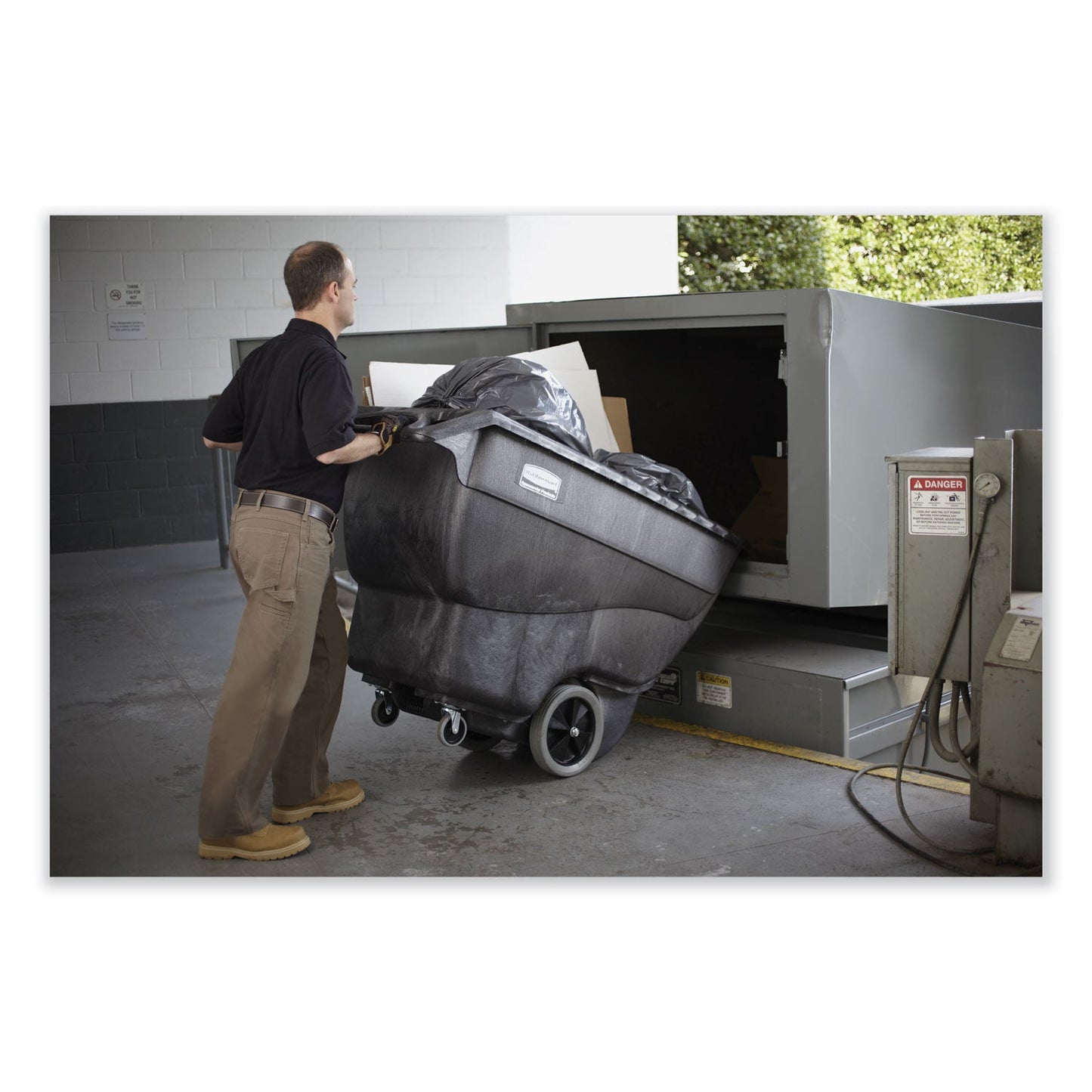 rubbermaid-structural-foam-tilt-truck-num-rcp1011bla_4