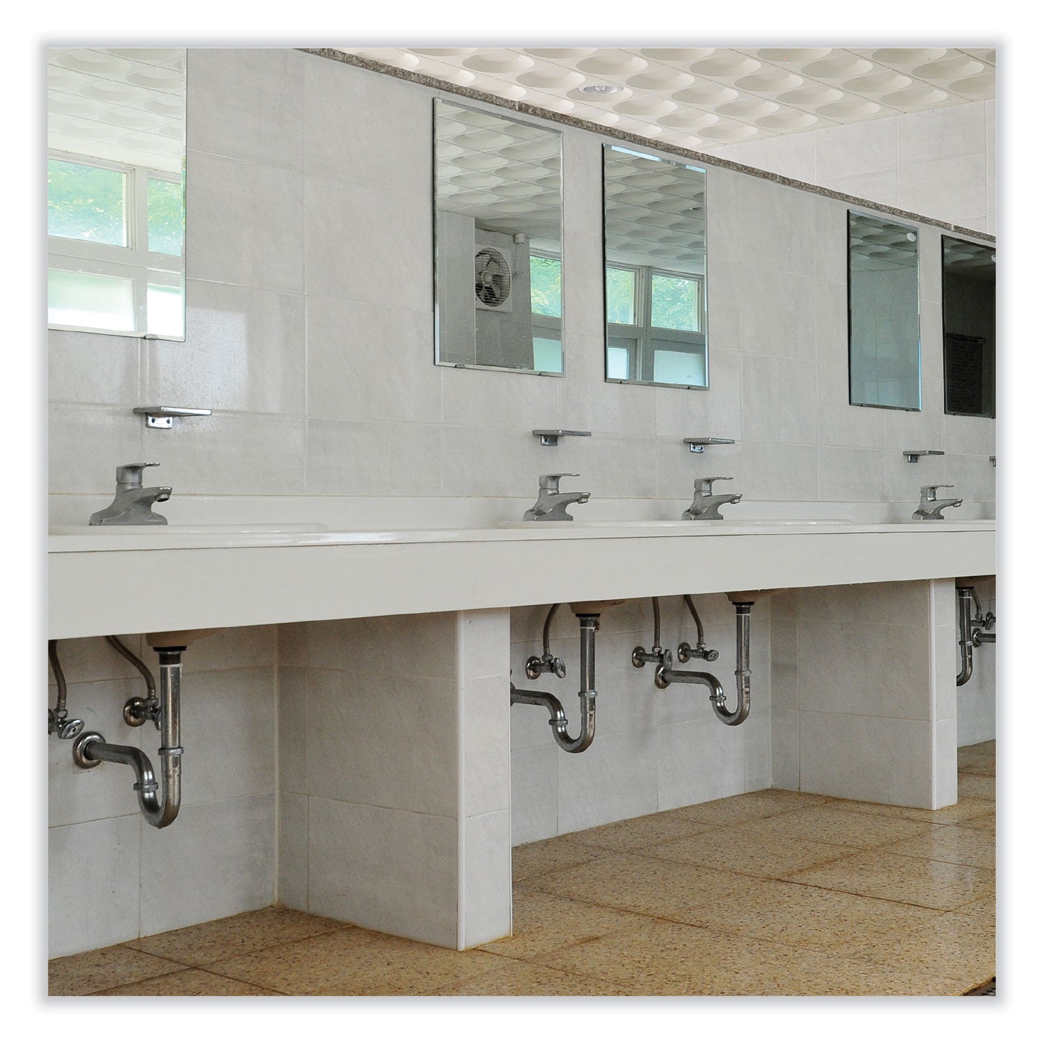 betco-rest-stop-non-acid-bowl-and-restroom-cleaner-num-bet700400_2