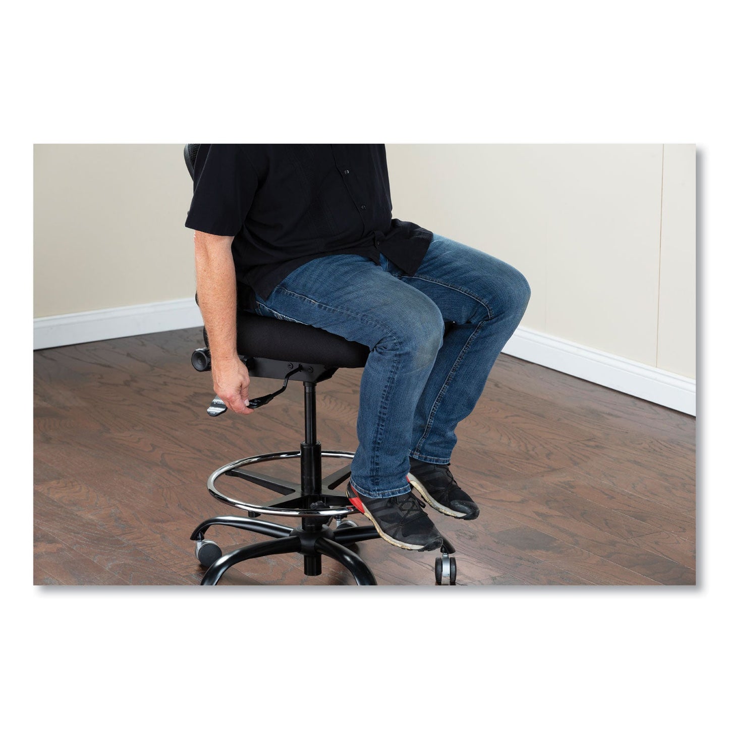 safco-vue-heavy-duty-extended-height-stool-without-arms-num-saf3394bv_4