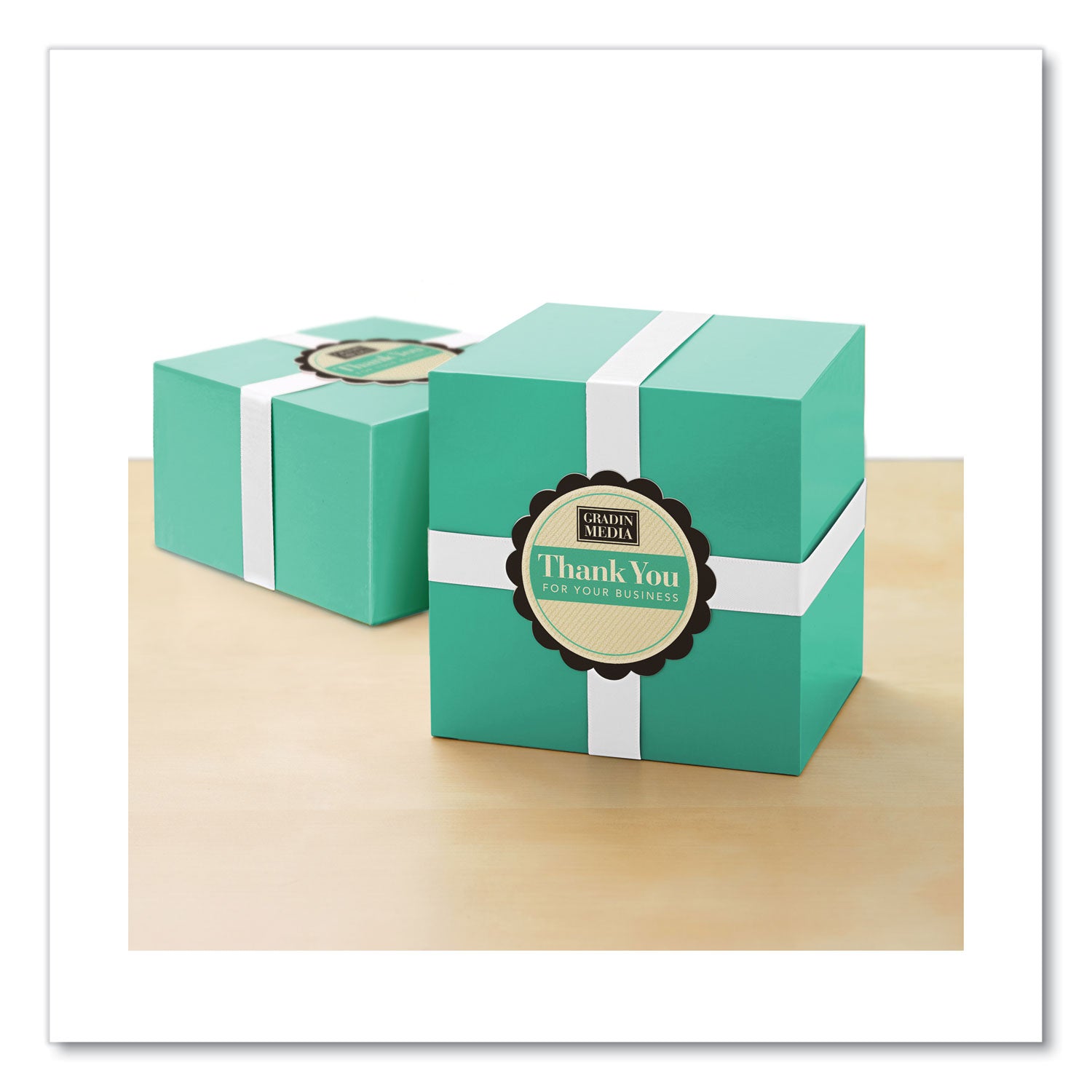 avery-round-print-to-the-edge-labels-num-ave22836_5