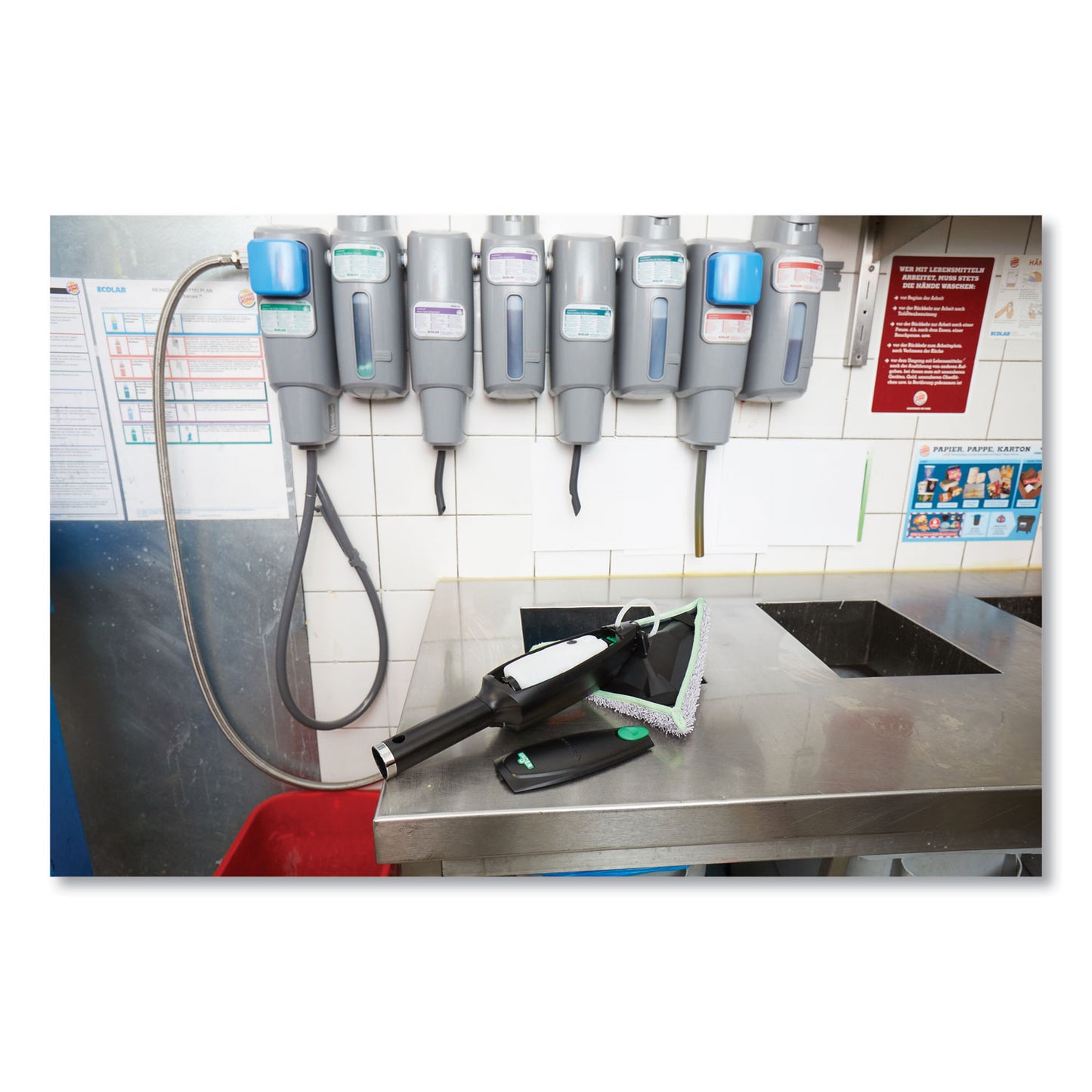 Unger® Stingray Refillable Bottle, 5 oz, White/Black (UNGSRBT1)