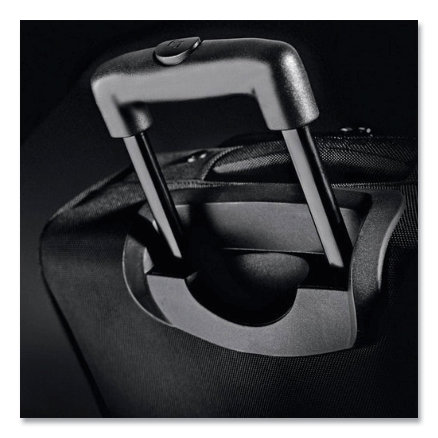 solo-dakota-rolling-overnighter-case-num-uslcla9014u2_3