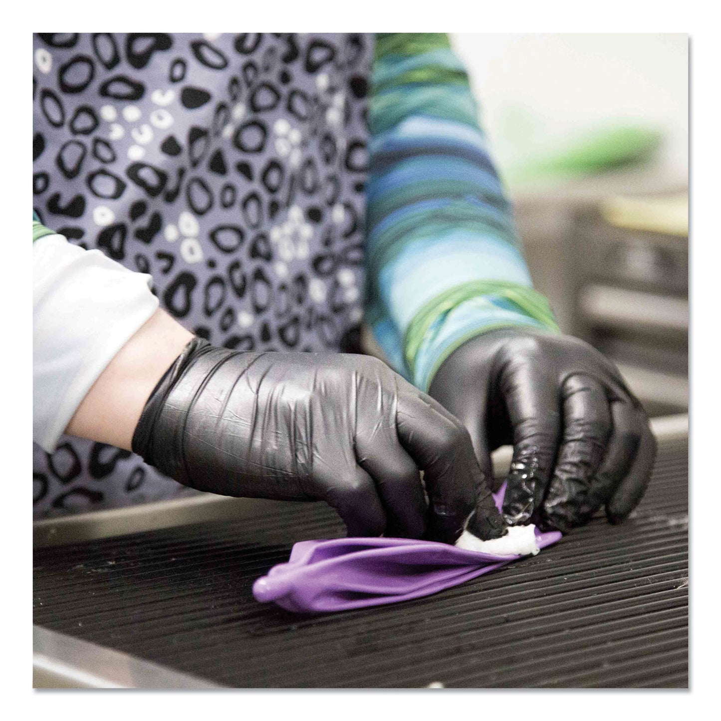 AMMEX® Professional Nitrile Exam Gloves, Powder-Free, Medium, 3 mil Thick, 9.5" Long, Black, 100/Box, 10 Boxes/Carton (AXCABNPF44100CT)
