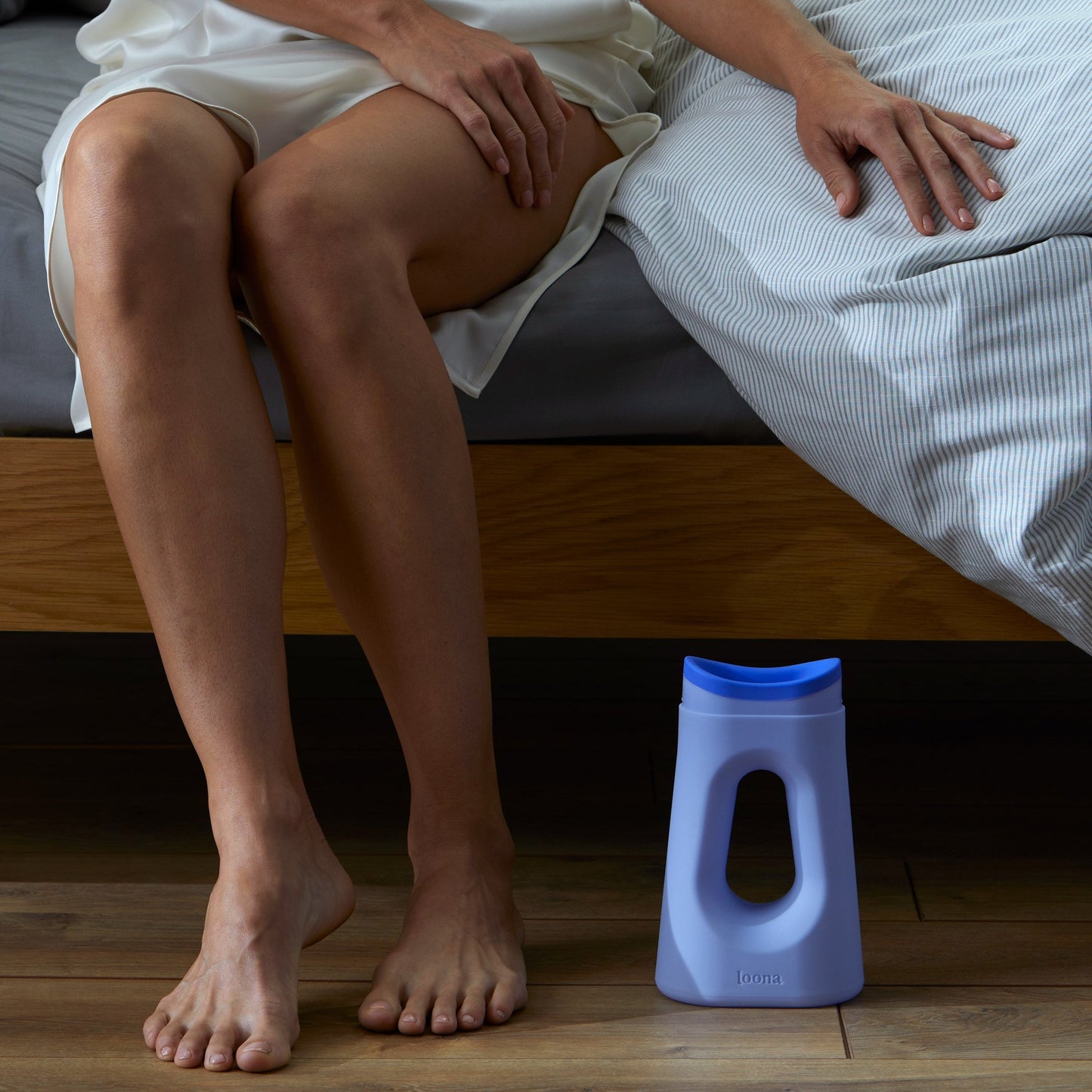 The Loona Female Urinal 30 oz. With Closure Single Patient Use (1234486_EA)